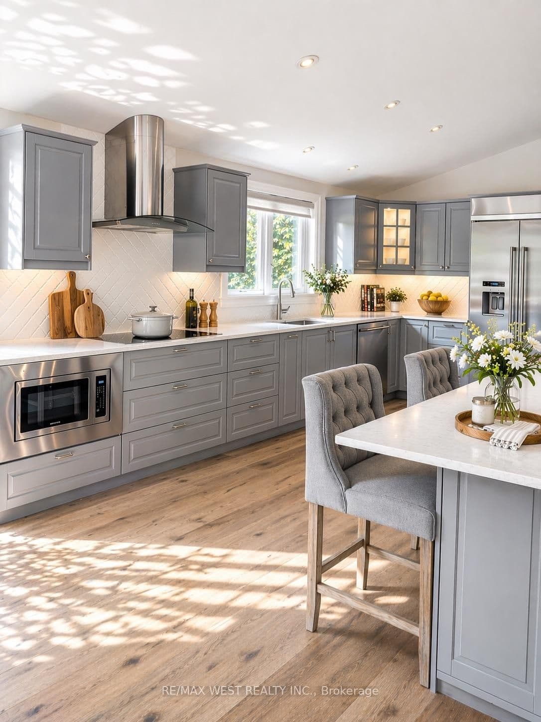 26 Hostein Drive, Hamilton, ON L9G 2S5