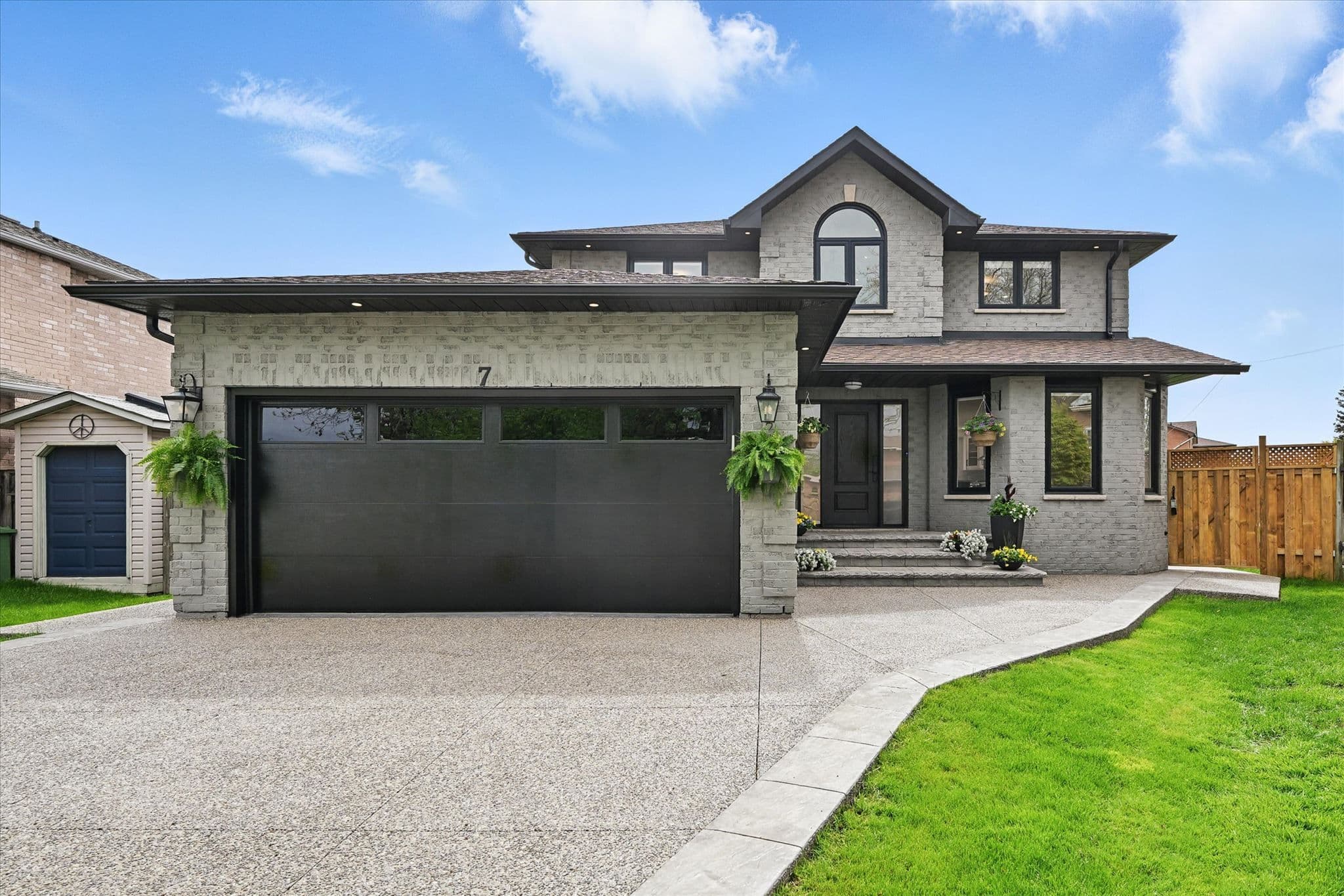 7 Grandview Avenue, Hamilton, ON L8E 5A5