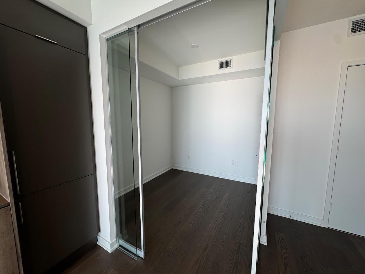 448 Burnhamthorpe Road W 3412, Mississauga, ON L5B 0R4