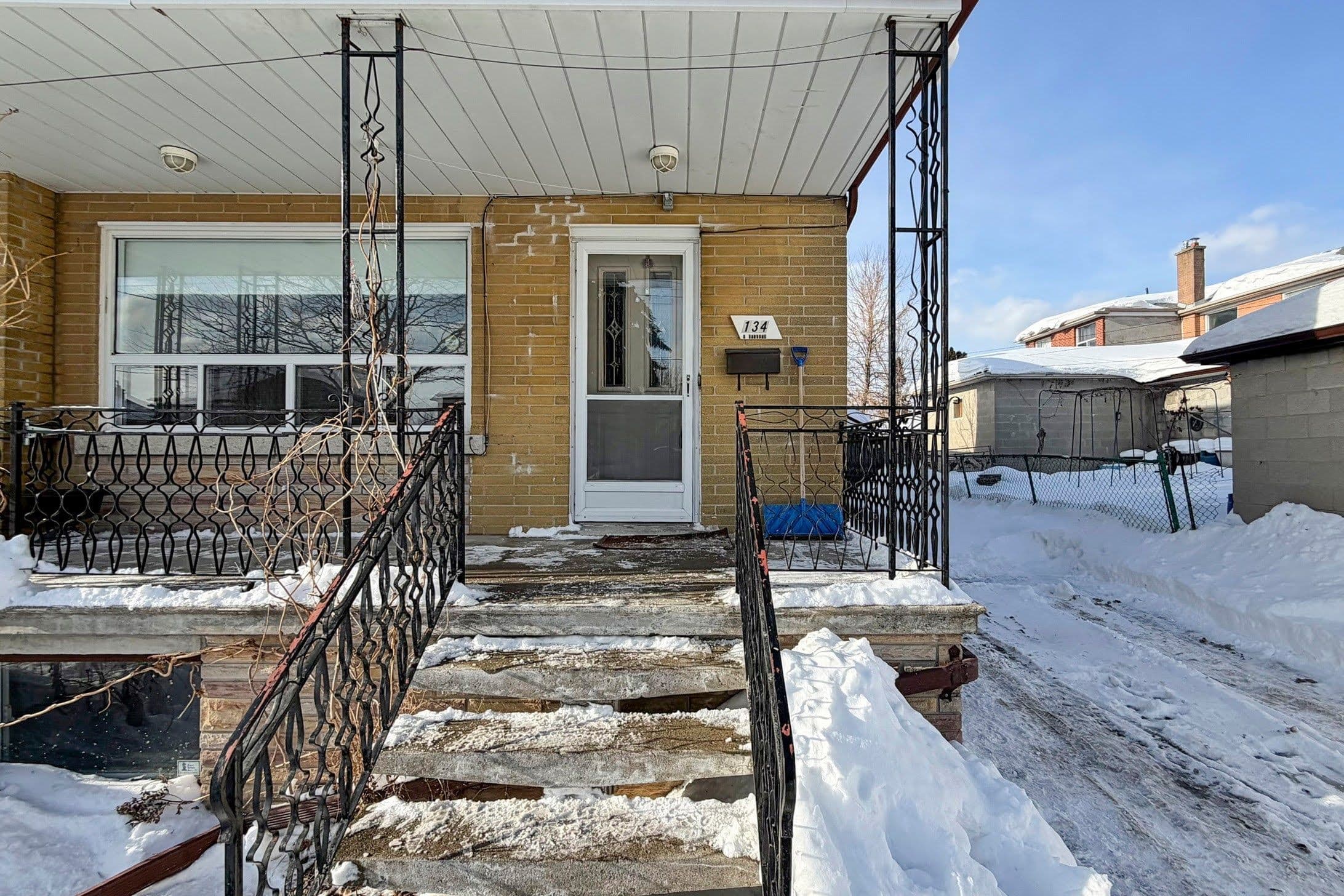 134 Giltspur Drive, Toronto W05, ON M3L 1M9
