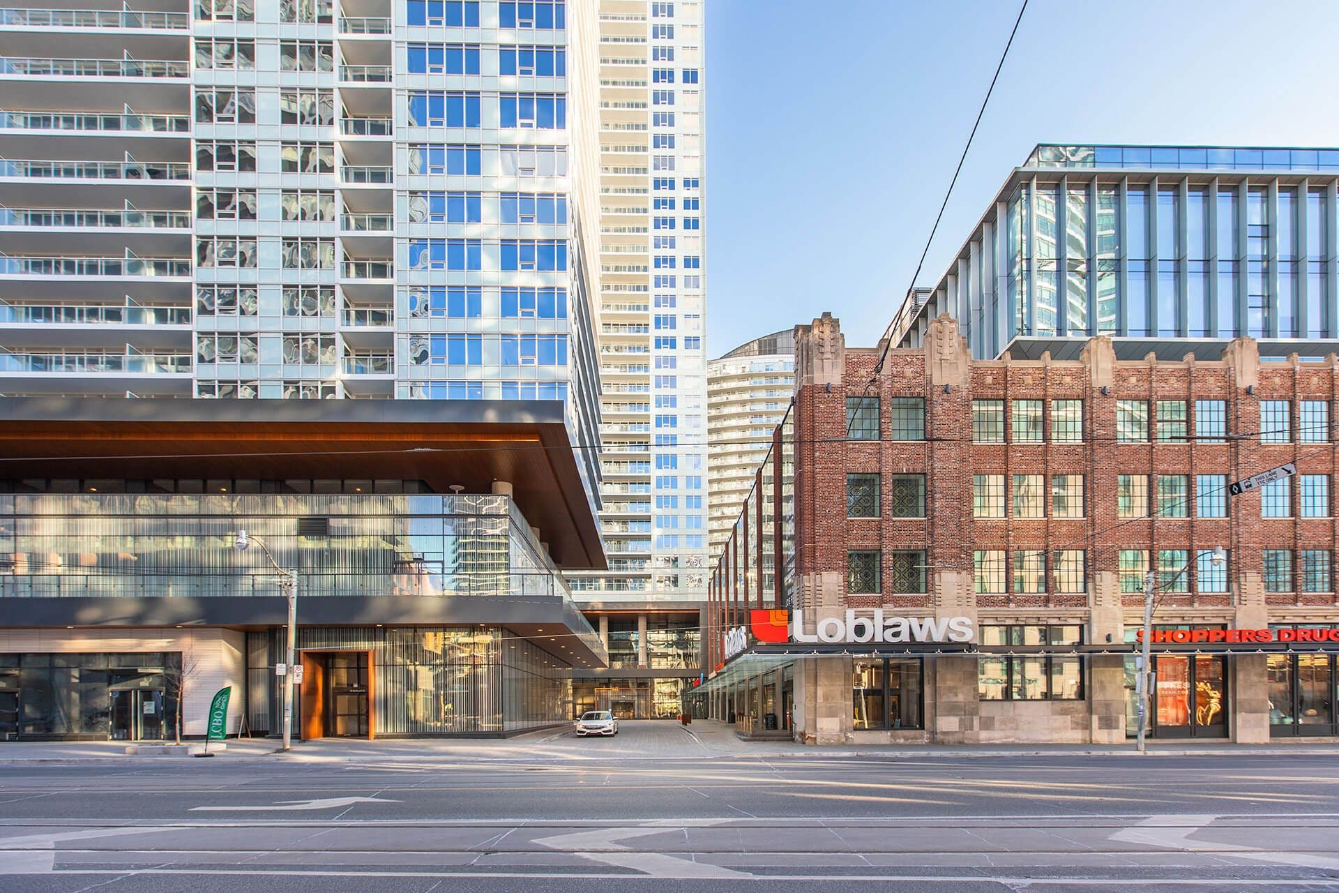 17 Bathurst Street 1711, Toronto C01, ON M5V 0N1