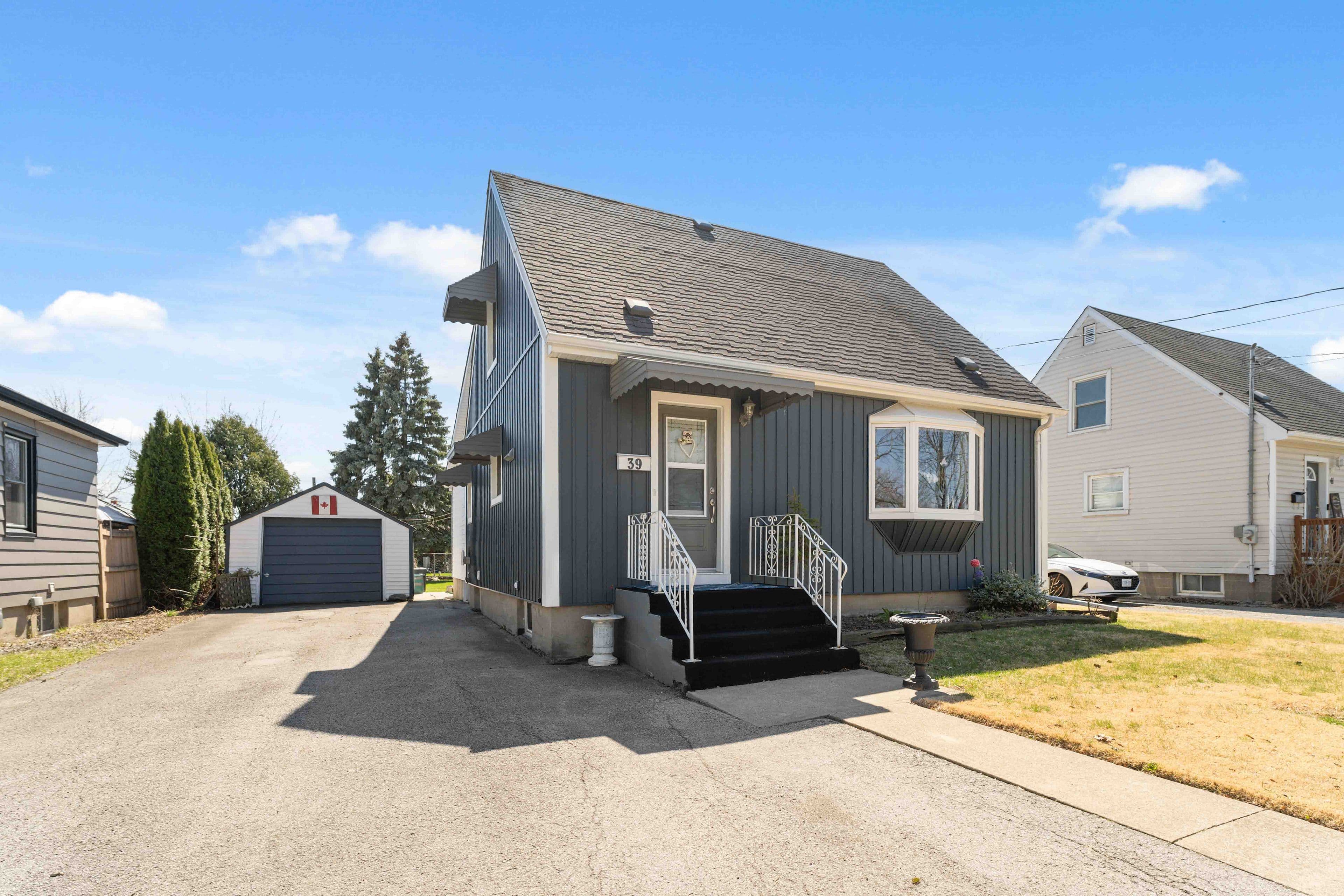 39 McDonald Avenue, Thorold, ON L2V 3E5