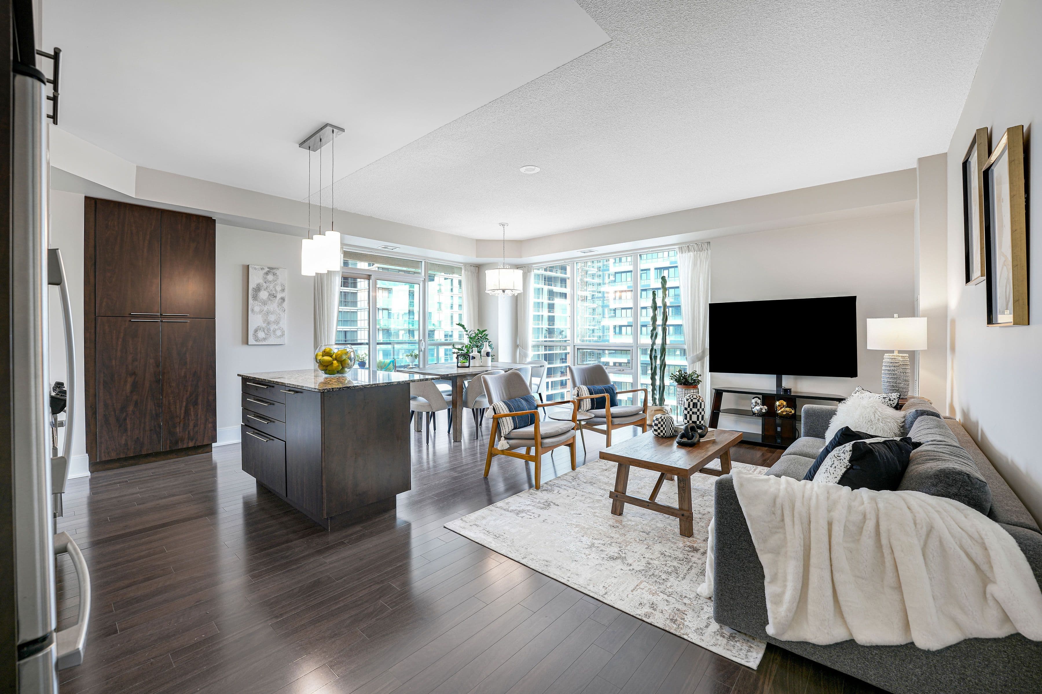 70 Roehampton Avenue 1621, Toronto C10, ON M4P 1R2