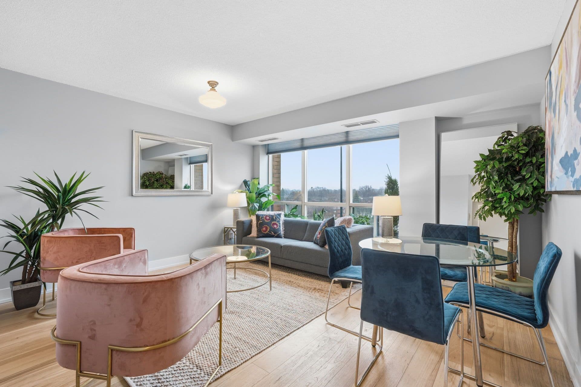 190 Manitoba Street 802, Toronto W06, ON M8Y 3Y8