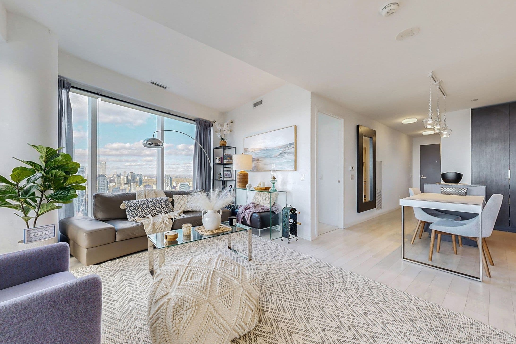 197 Yonge Street 5811, Toronto C08, ON M5B 0C1