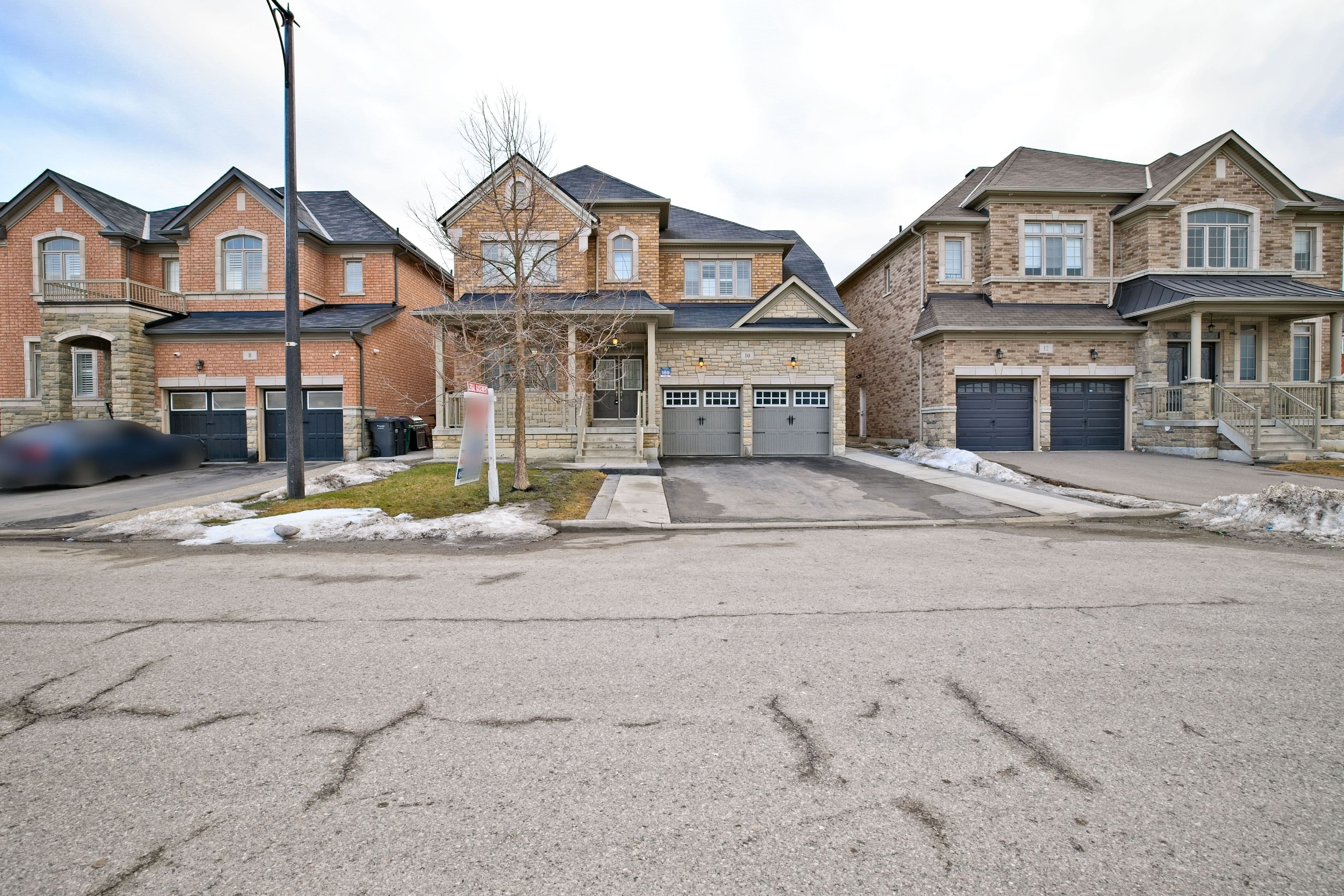 10 Dopp Crescent, Brampton, ON L6P 4C8