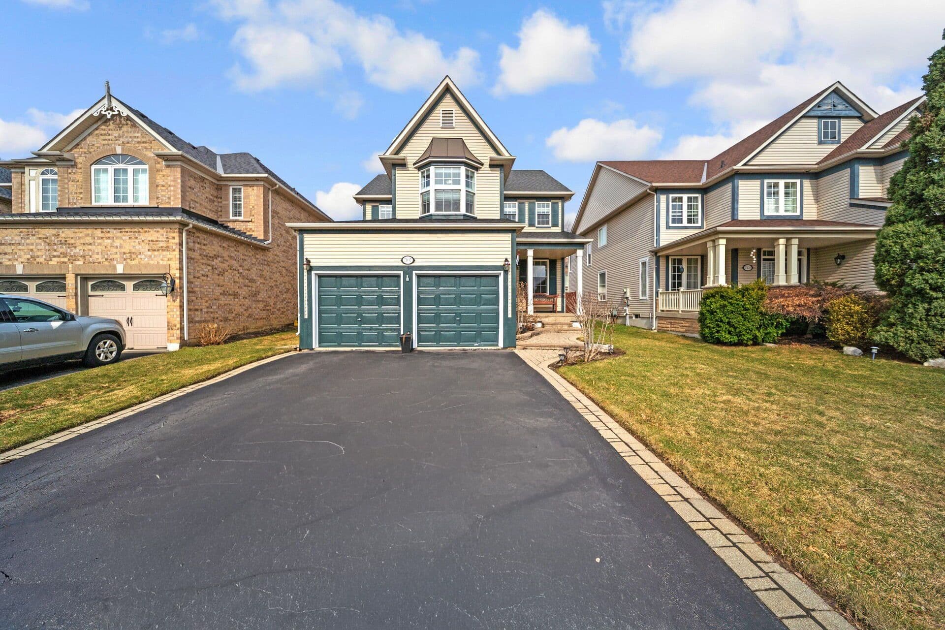 7107 Appletree Lane, Mississauga, ON L5W 1W5