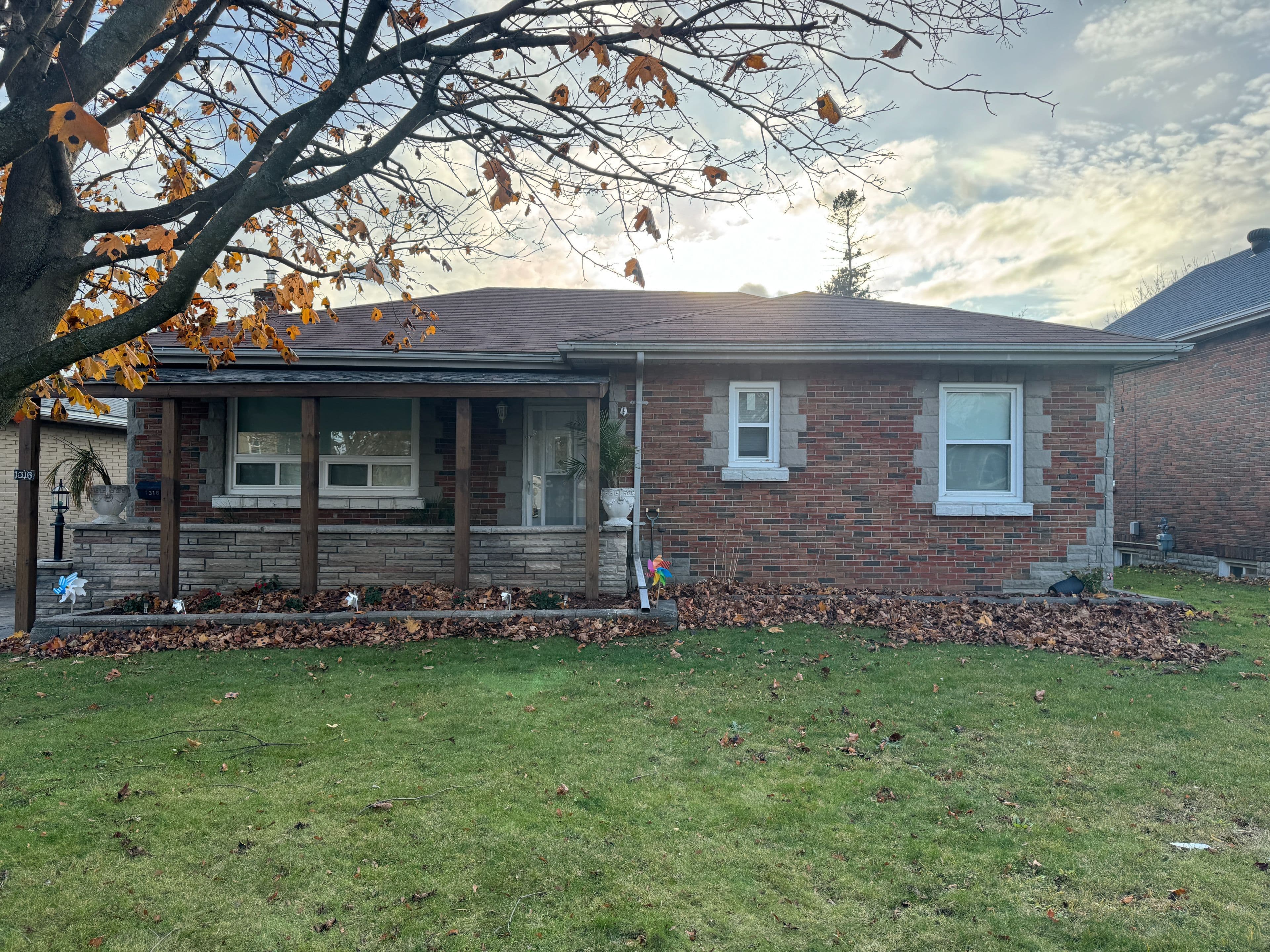 1316 Simcoe Street S Main, Oshawa, ON L1H 4M3