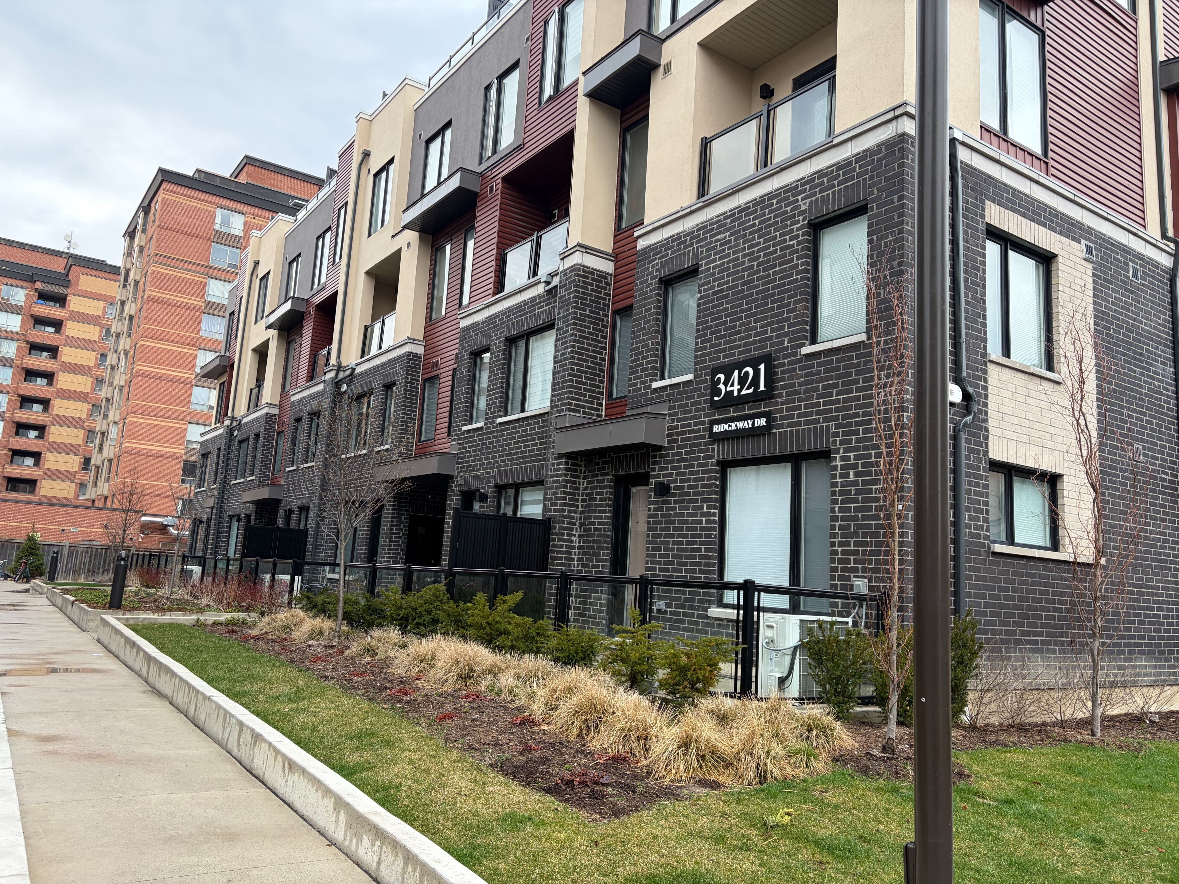 3421 Ridgeway Dr Drive 4, Mississauga, ON L5L 0C1
