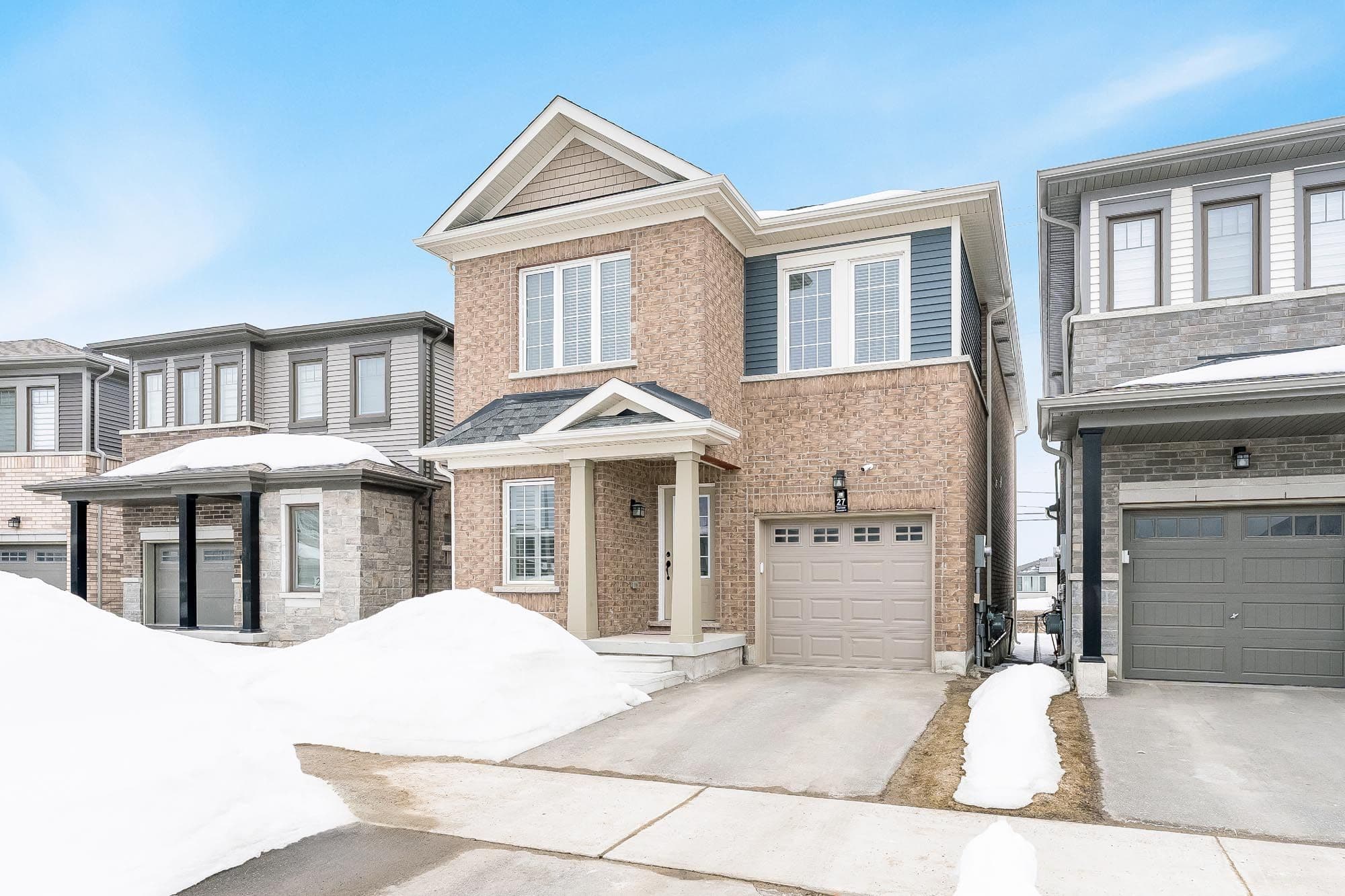 27 Harvest Crescent, Barrie, ON L9J 0T3