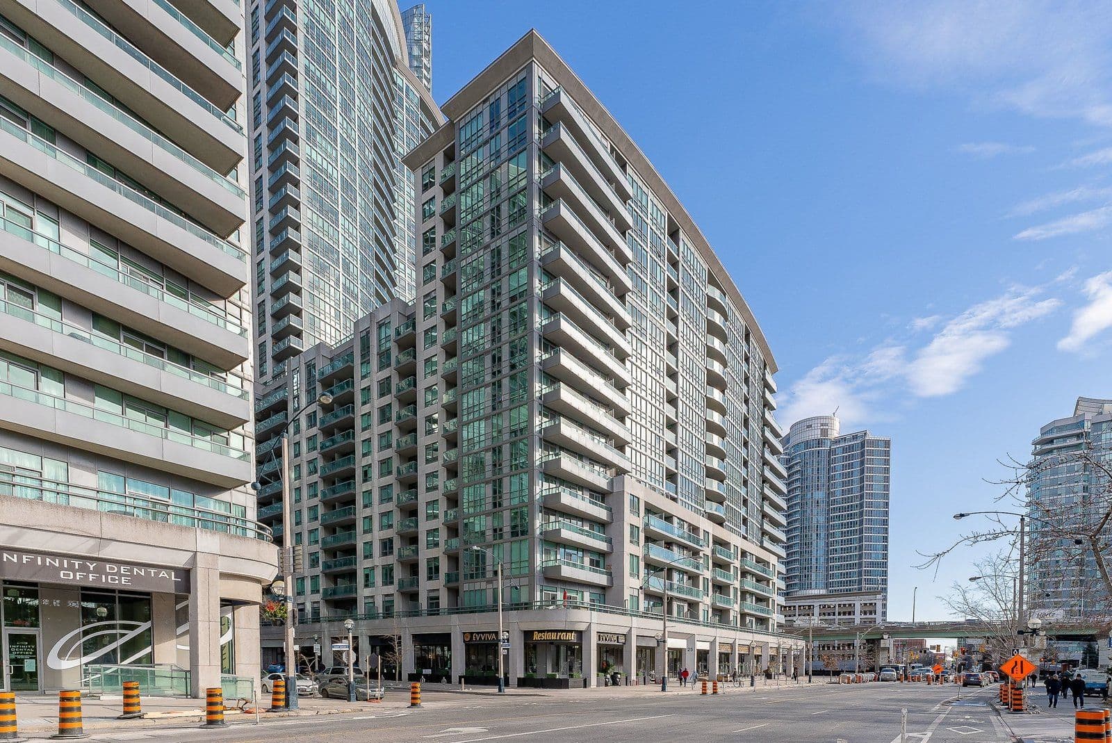 19 Grand Trunk Crescent 502, Toronto C01, ON M5J 3A3