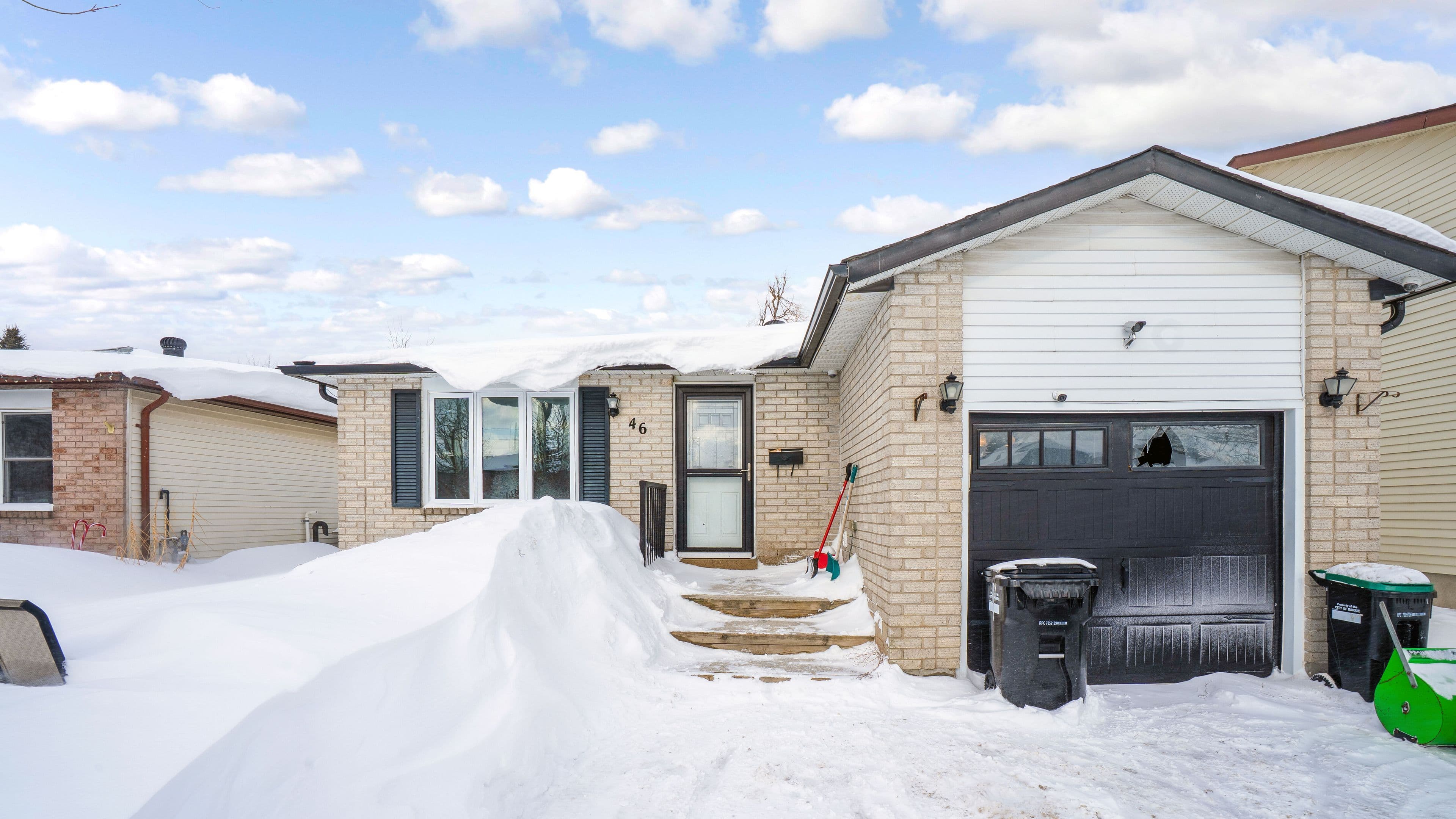 46 HICKLING Trail, Barrie, ON L4M 5S4