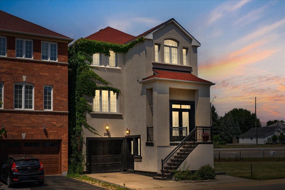 200 Yellowood Circle, Vaughan, ON L4J 8M4