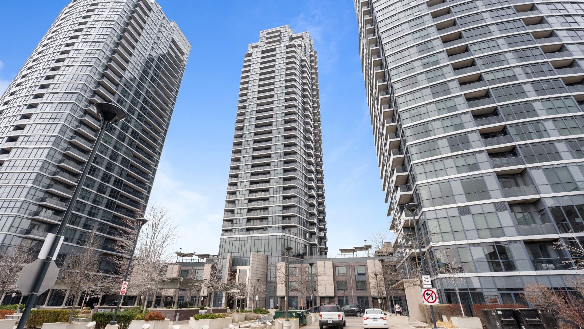 5 Valhalla Inn Road 2607, Toronto W08, ON M9B 0B1