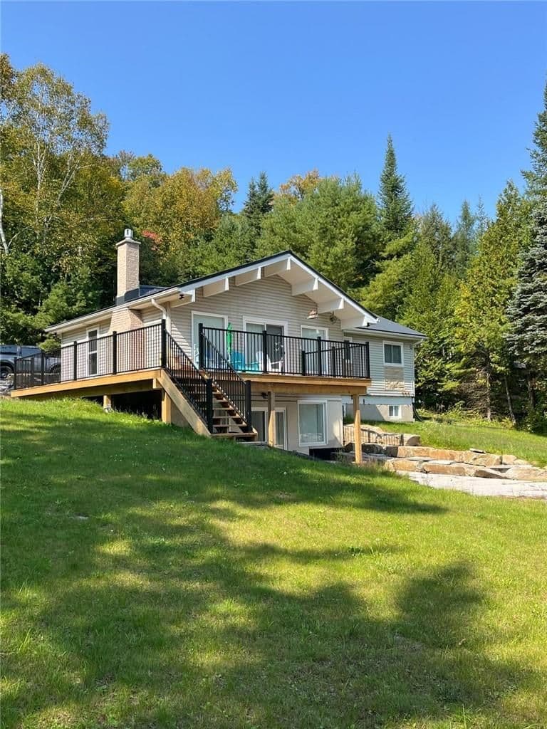 1056 Inawendawin Road, Lake of Bays, ON P0B 1A0