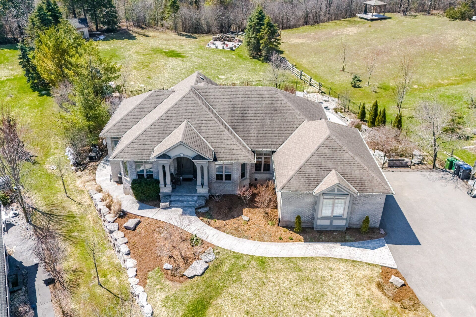 34 Isabella Street, Caledon, ON L7C 1N7