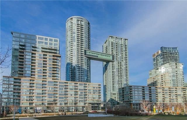 15 Iceboat Terrace 1042B, Toronto C01, ON M5V 4A5