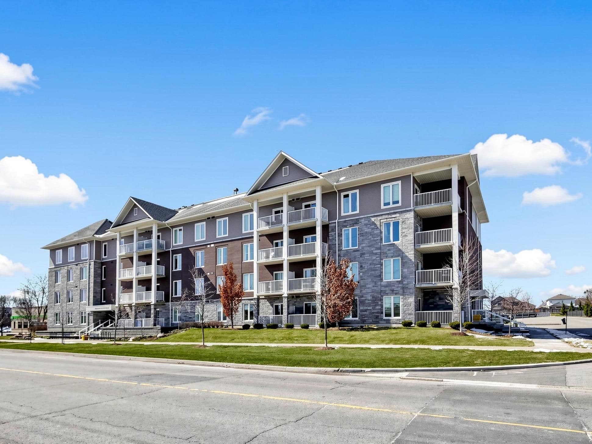 290 Liberty Street N 415, Clarington, ON L1C 0V5