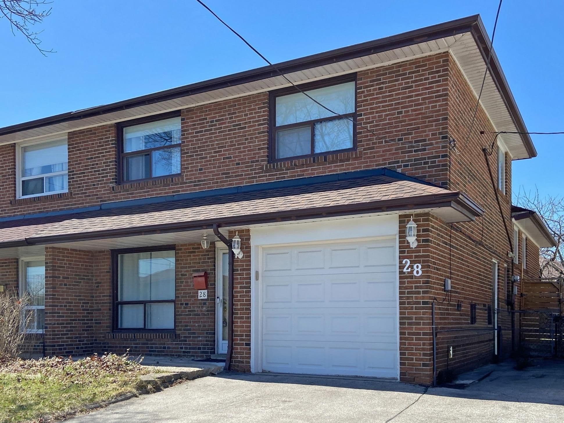 28 Peterson Drive, Toronto W05, ON M9M 1X1