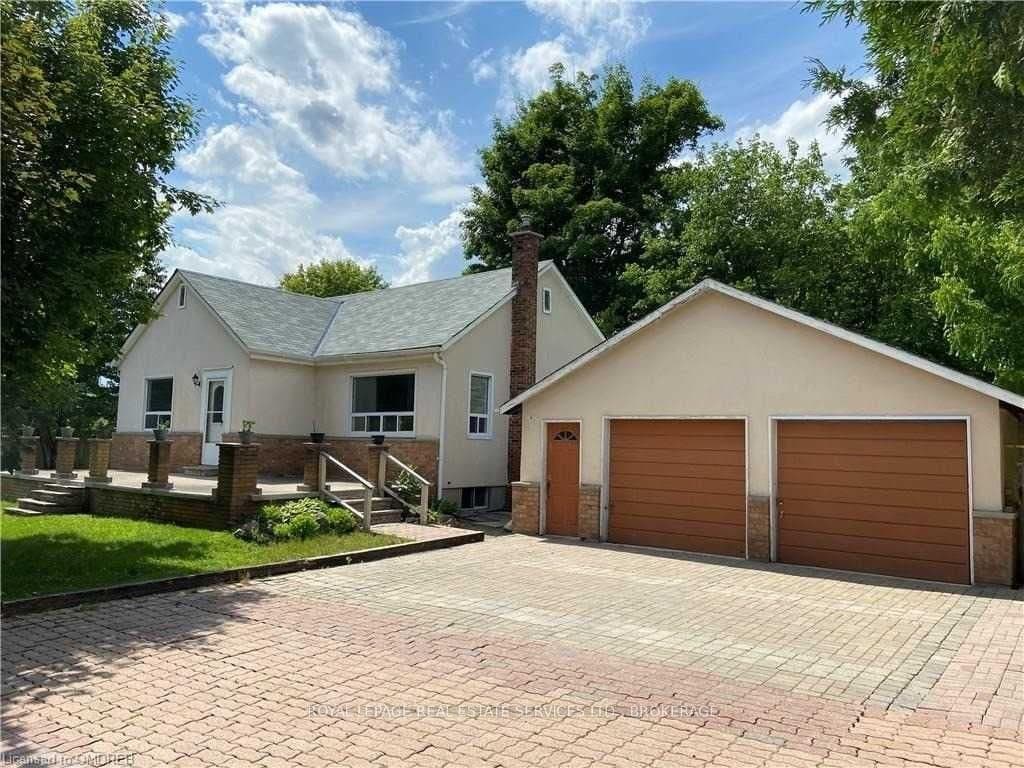 235 Lakeshore Road W, Oakville, ON L6K 1E9