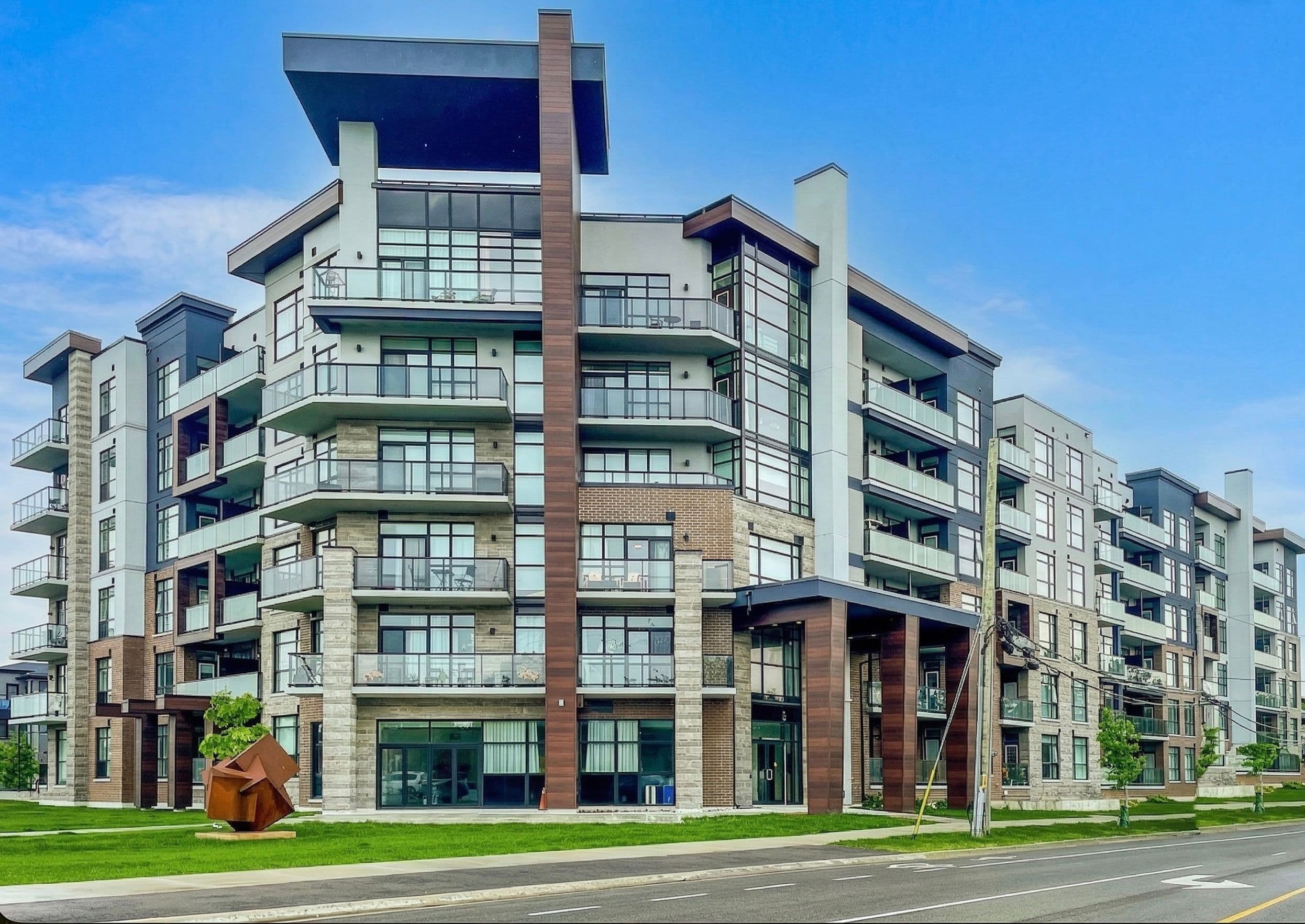 600 North Service Road 417, Hamilton, ON L8E 5A7