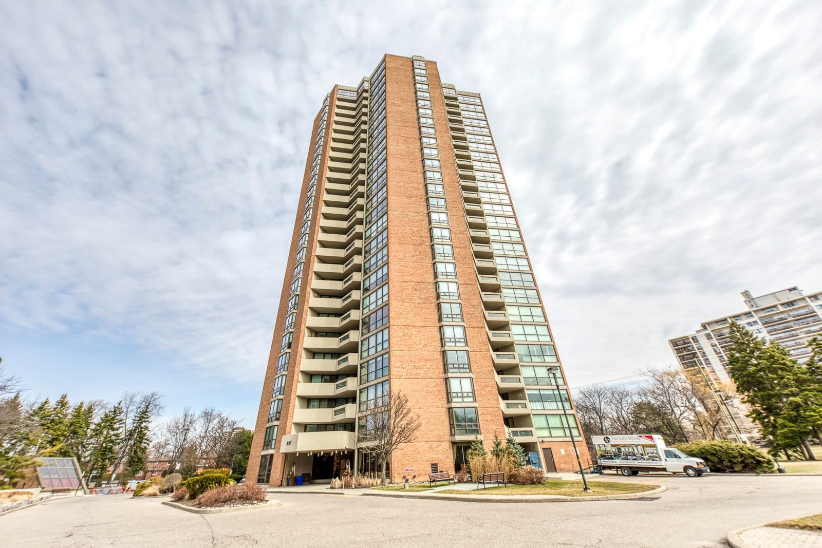2010 Islington Avenue 2102, Toronto W09, ON M9P 3S8