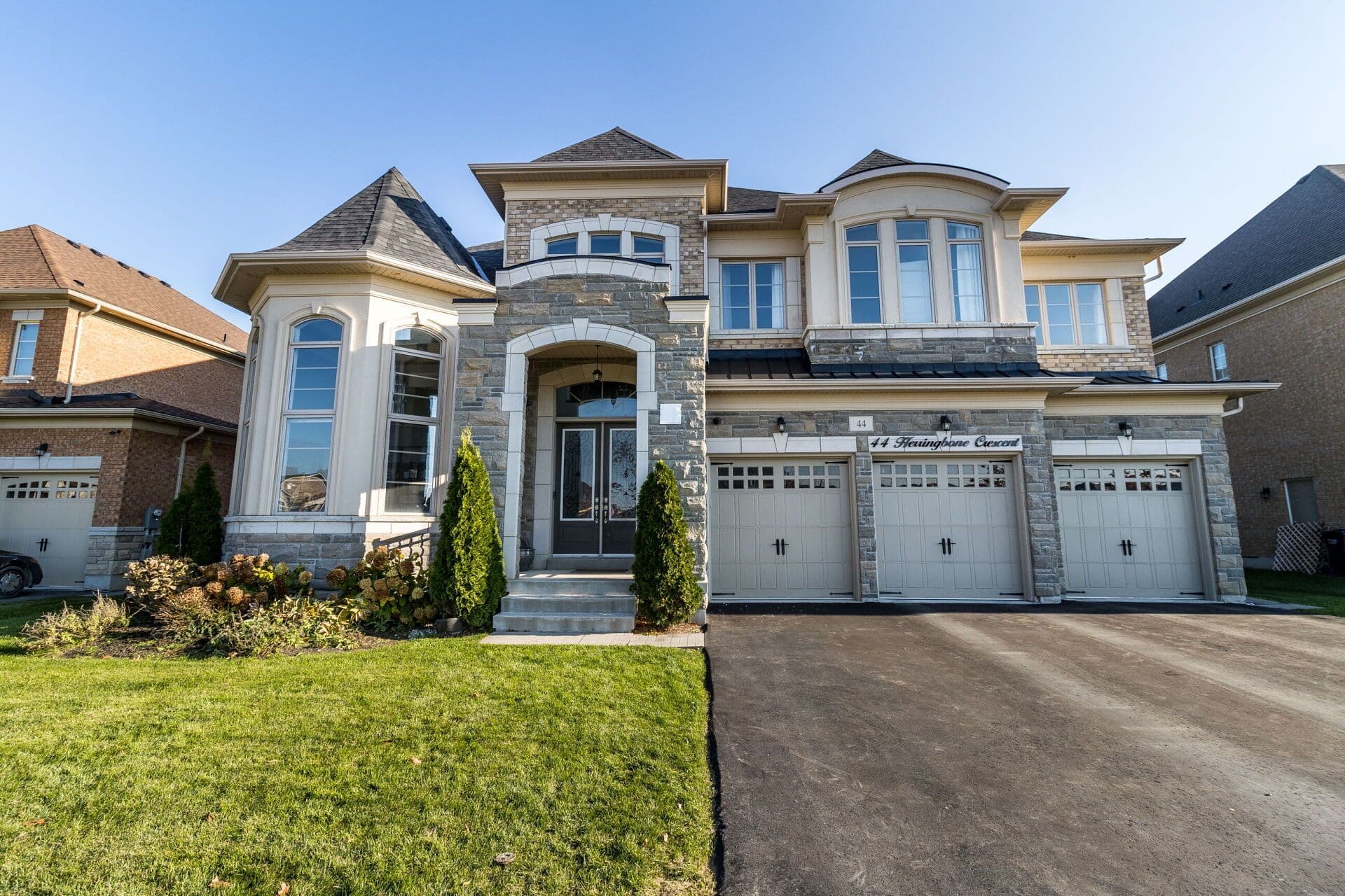 44 Herringbone Crescent, Brampton, ON L6P 4B8