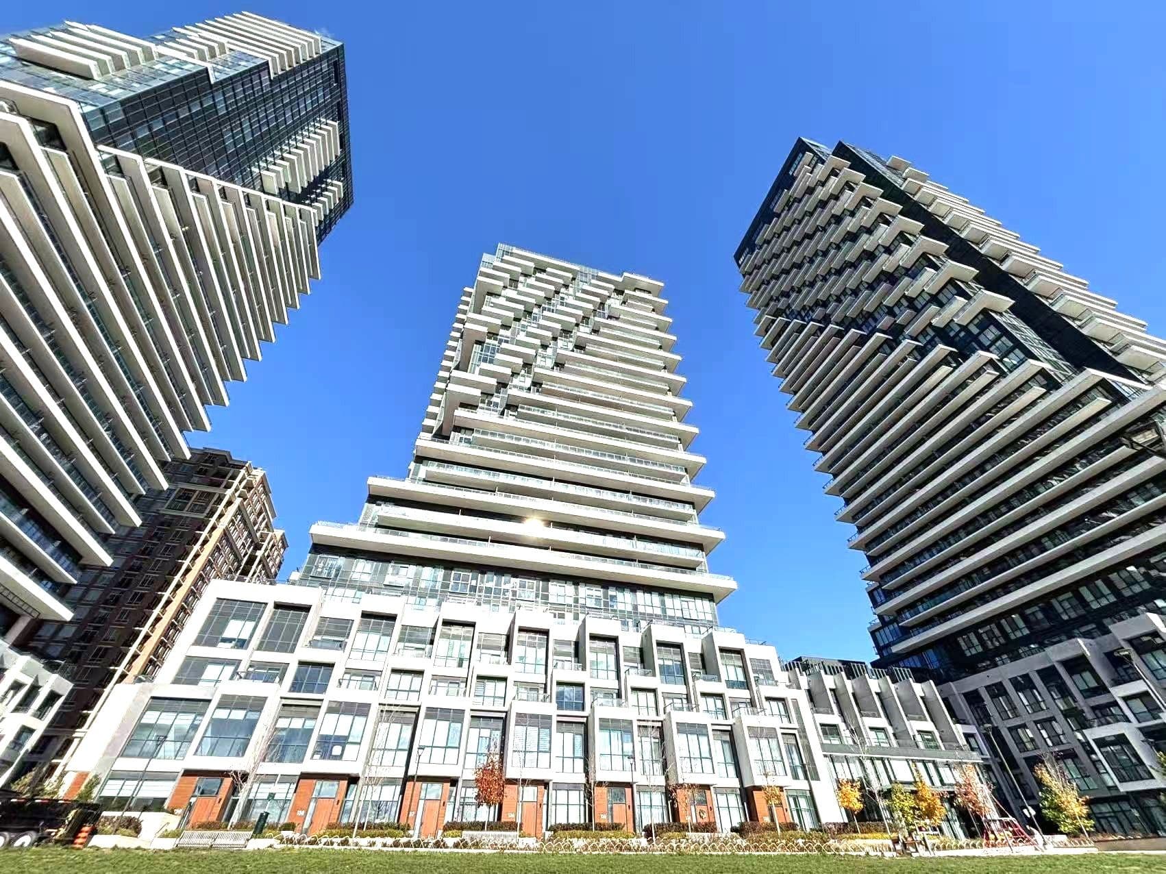 30 Inn On The Park Drive 2704, Toronto C13, ON M3C 0P7