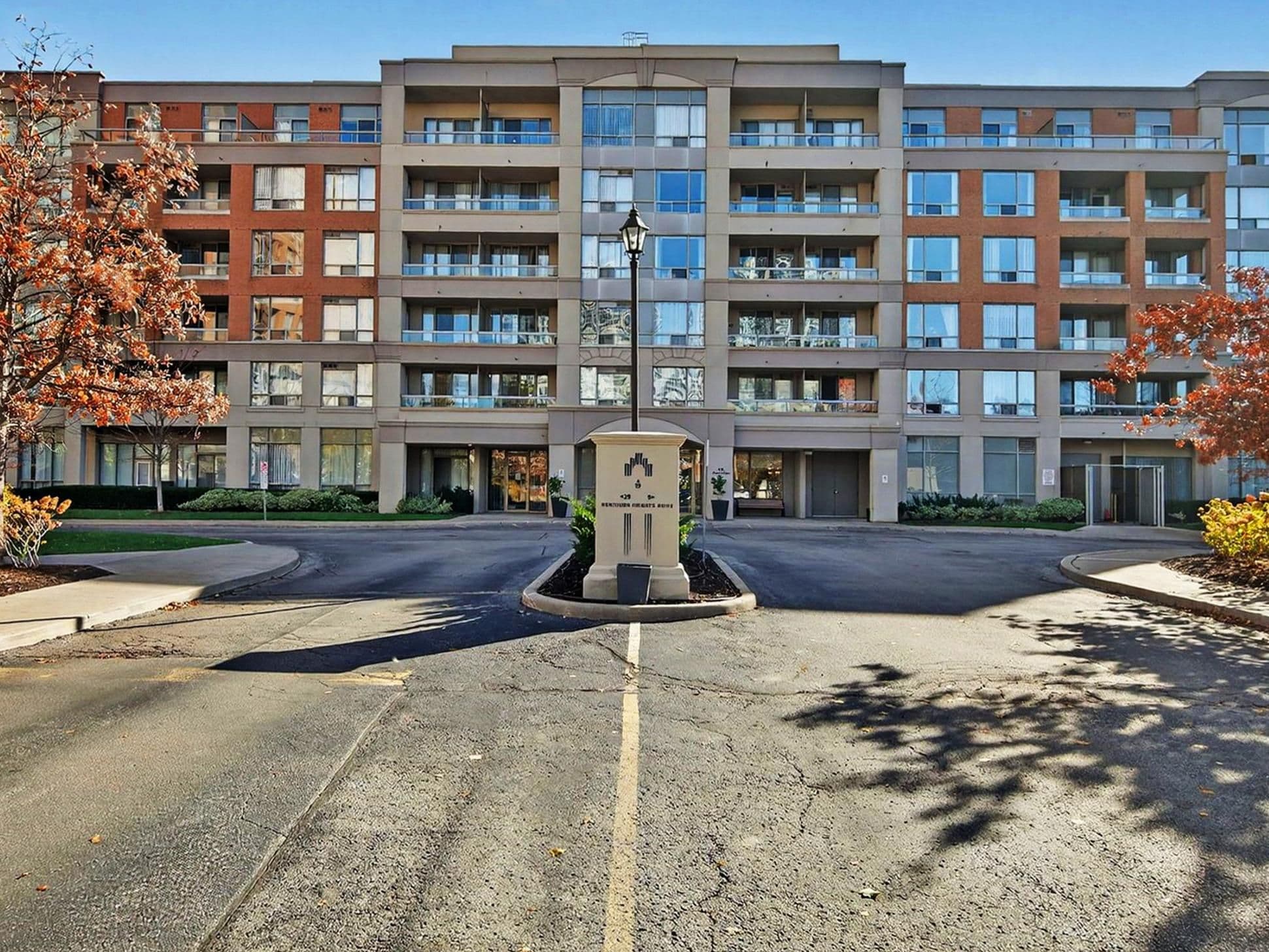 19 Northern Heights Street 412, Richmond Hill, ON L4B 4M4