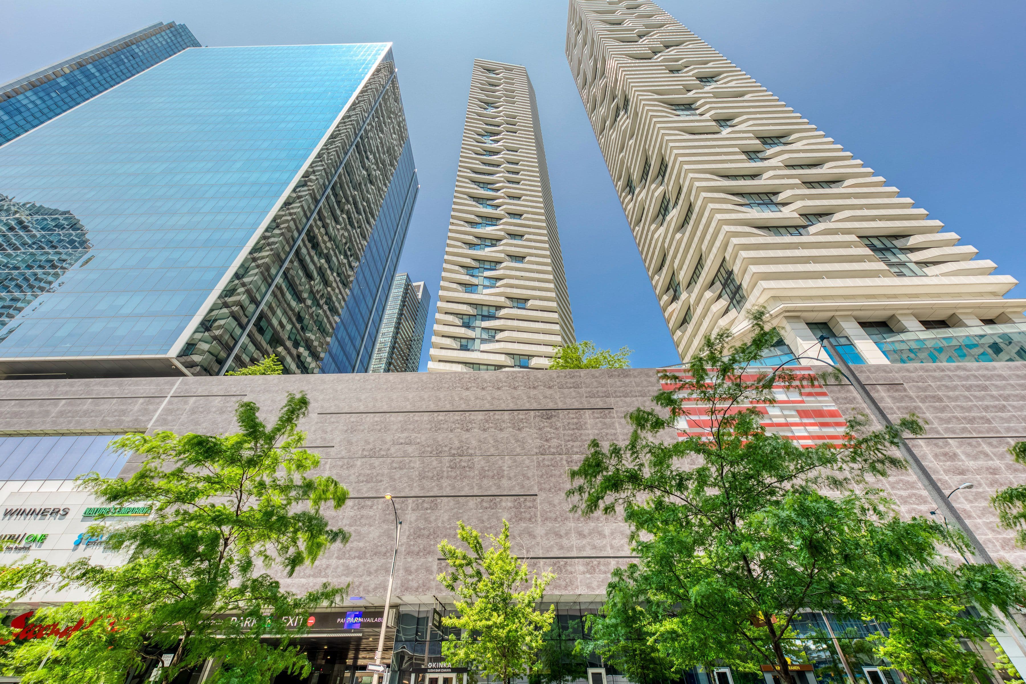 100 Harbour Street 2004, Toronto C01, ON M5J 0B5