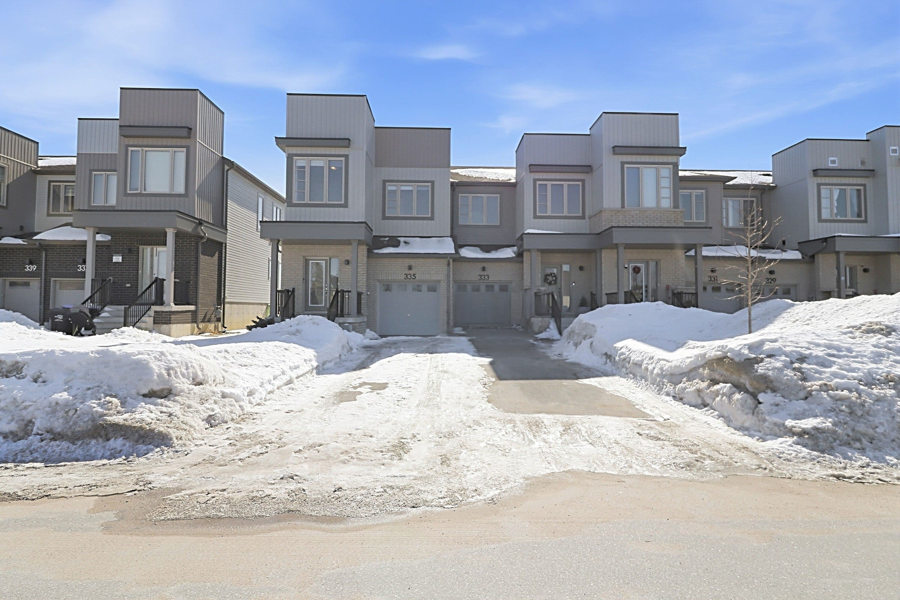 335 Atkinson Street, Clearview, ON L0M 1S0