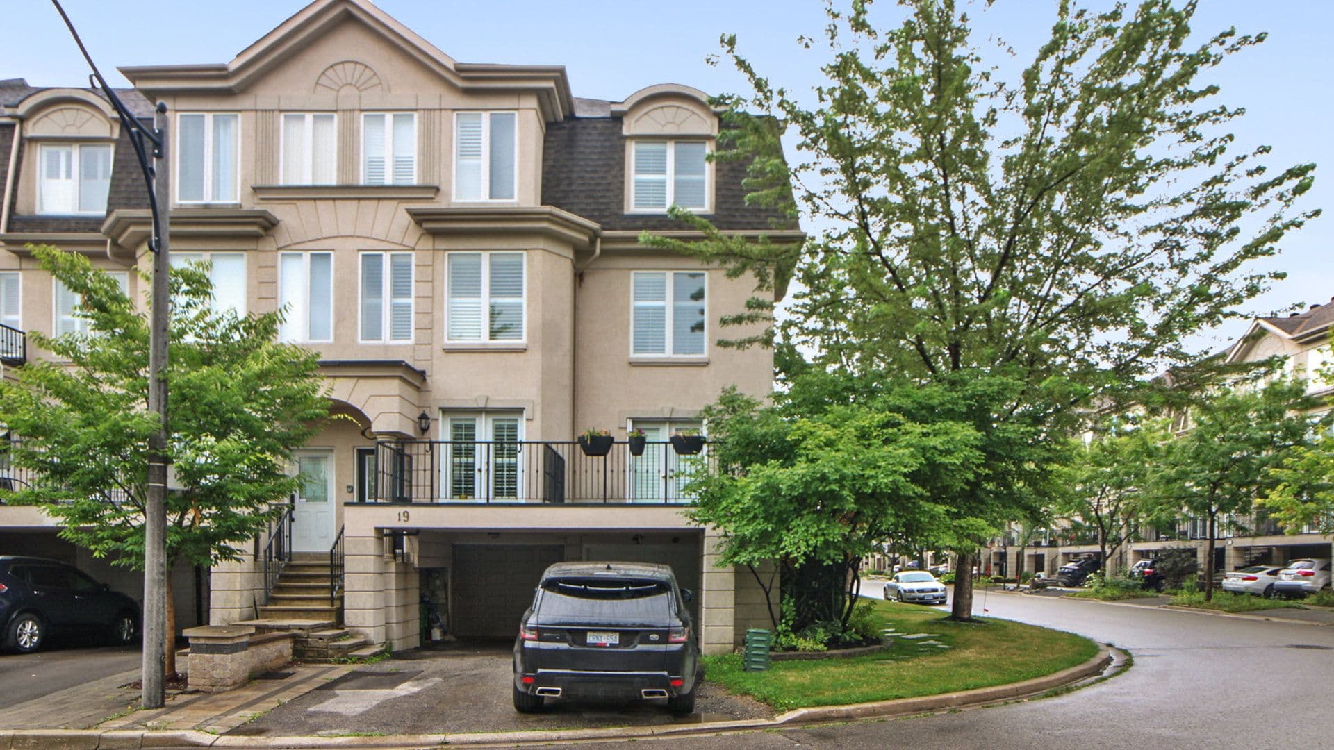 21 David Dunlap Circle, Toronto C13, ON M3C 4B9