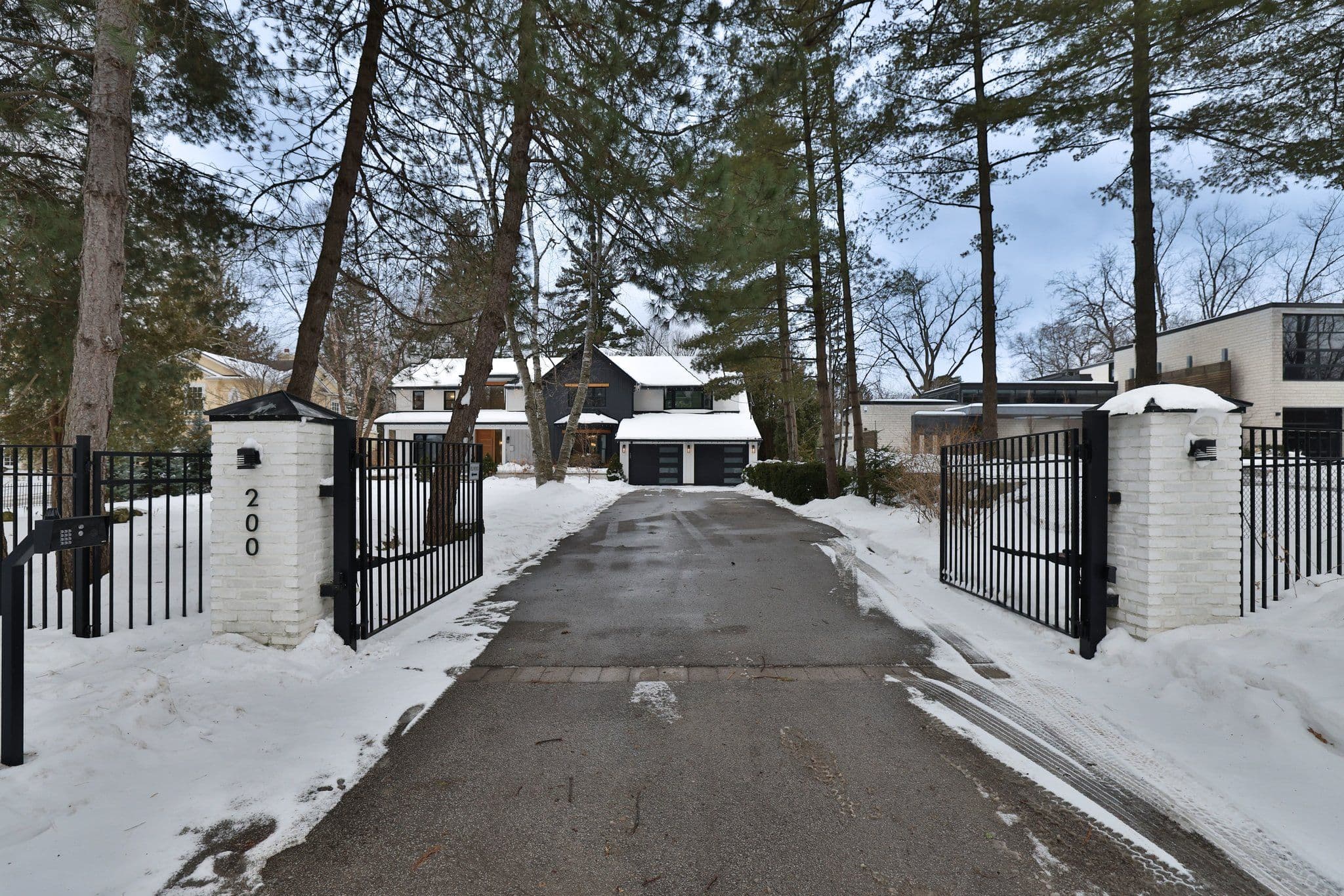 200 Chartwell Road, Oakville, ON L6J 3Z8