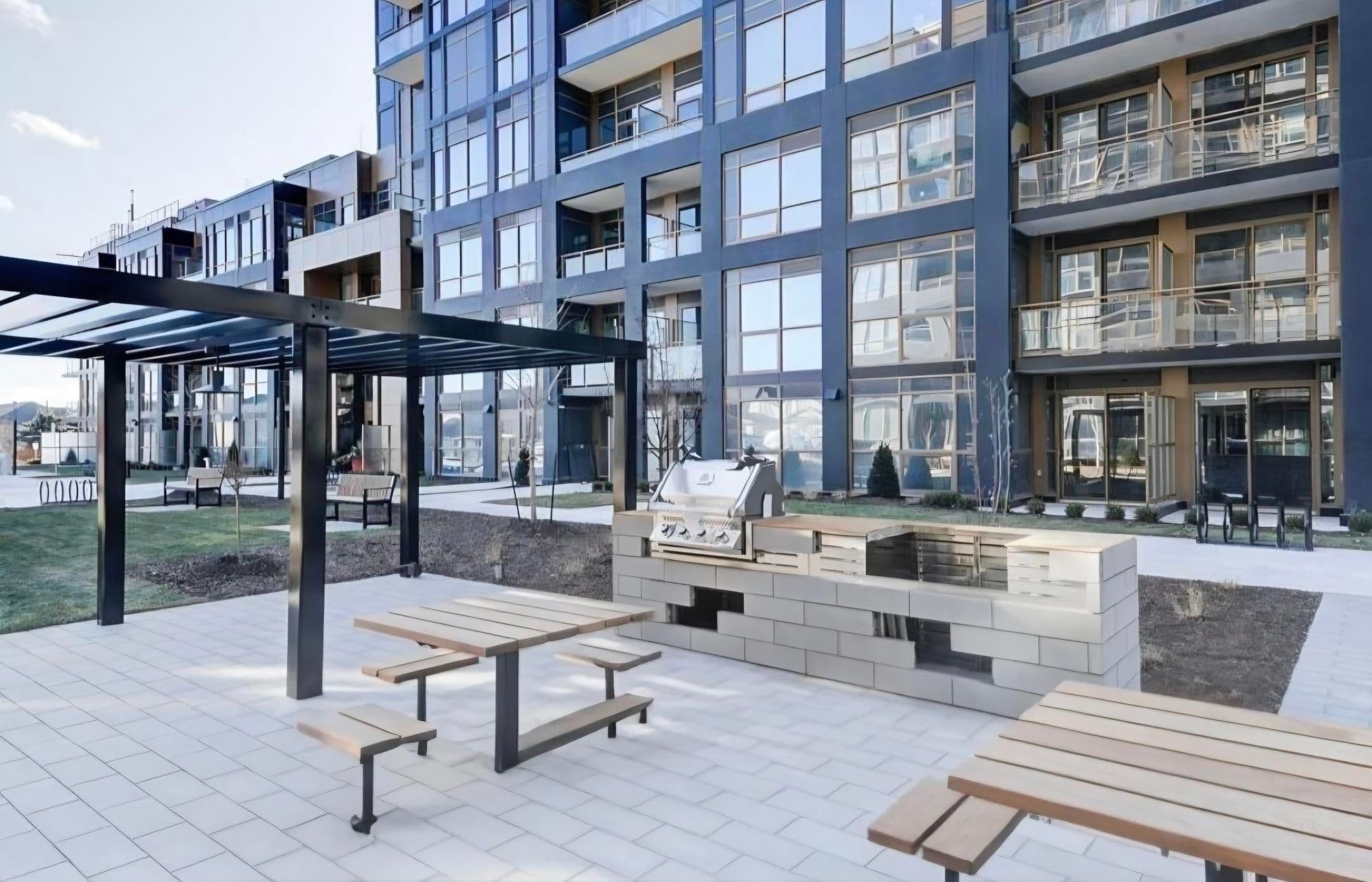 2333 KHALSA Gate 612, Oakville, ON L6M 0X7