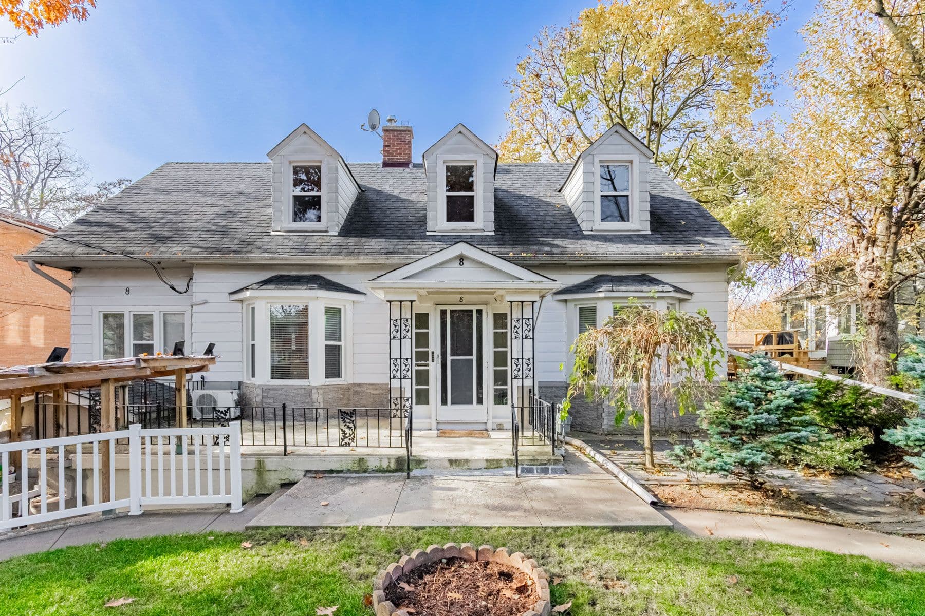 8 Thirty Third Street 4, Toronto W06, ON M8W 3G8