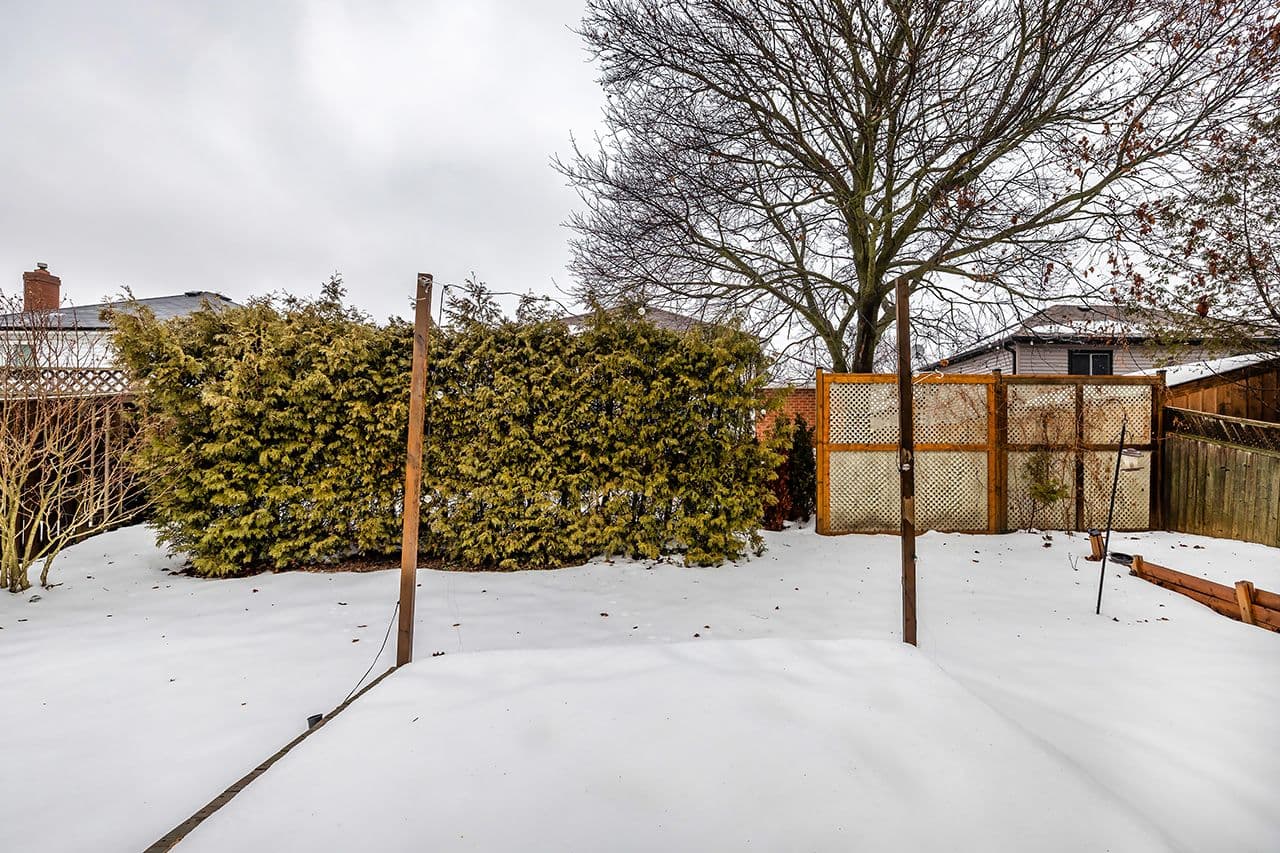 33 Mossgrove Court, Clarington, ON L1E 1P4