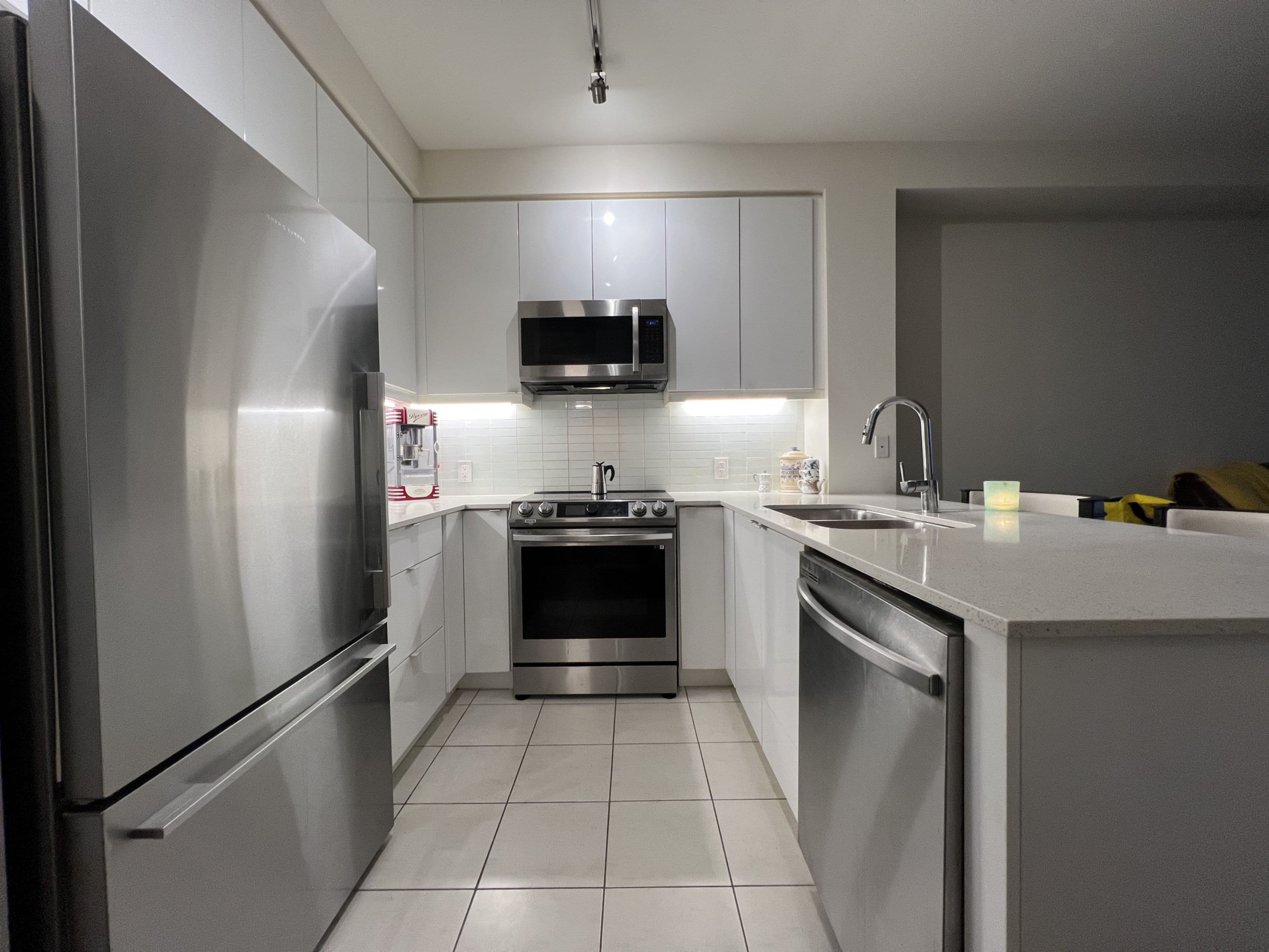 50 Thomas Riley Road 819, Toronto W08, ON M9B 0C1