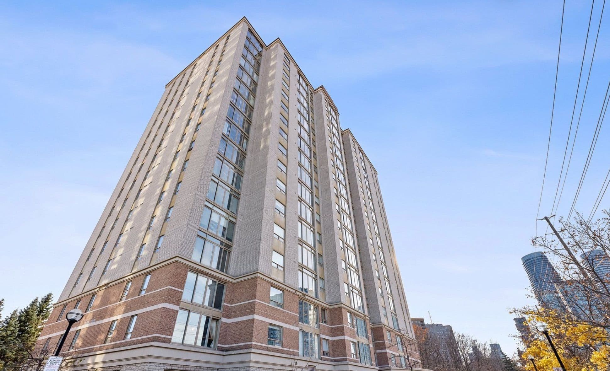 200 Burnhamthorpe Road E 1304, Mississauga, ON L5A 4L4