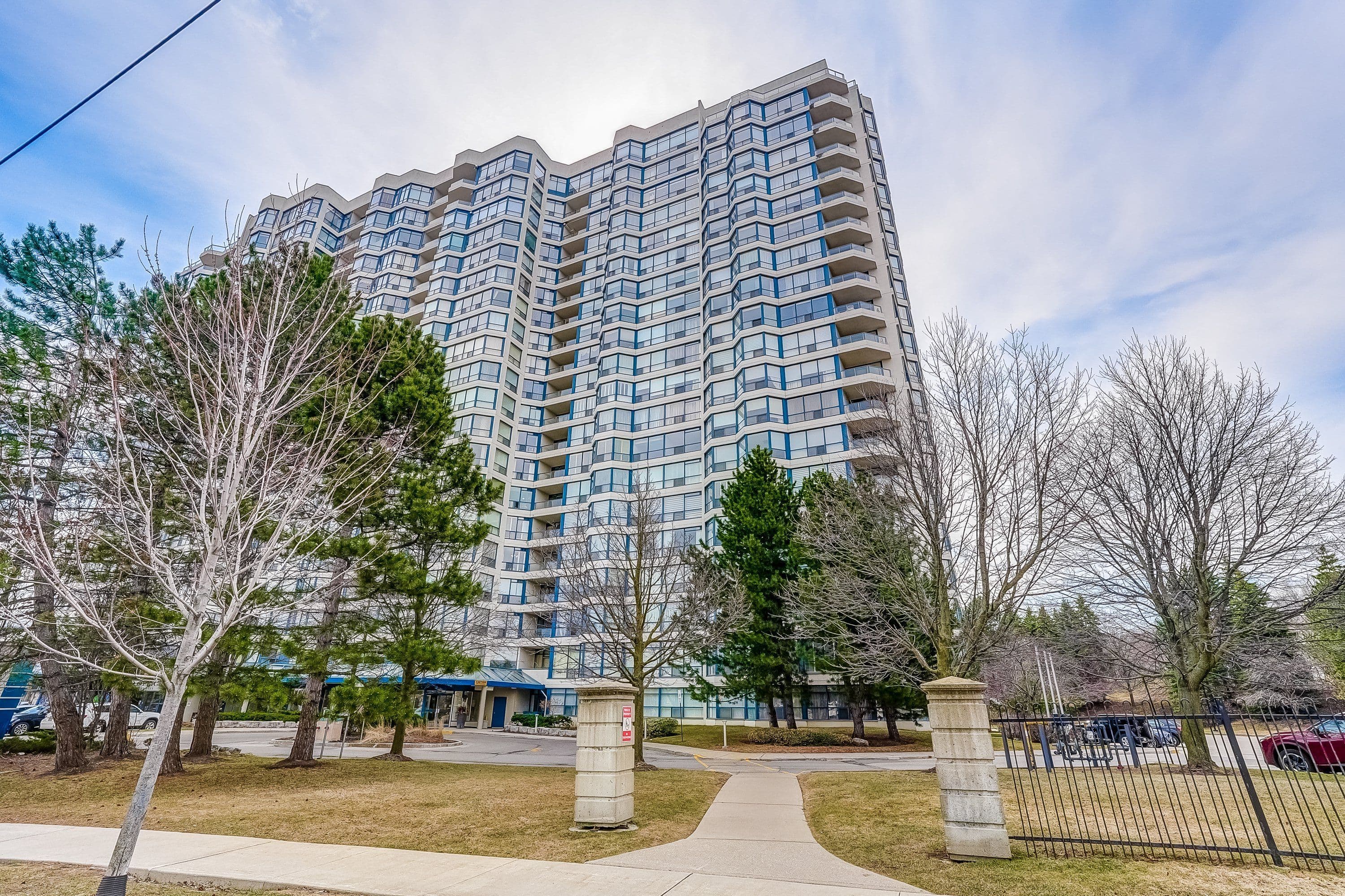 1 Clark Avenue 508, Vaughan, ON L4J 7Y6