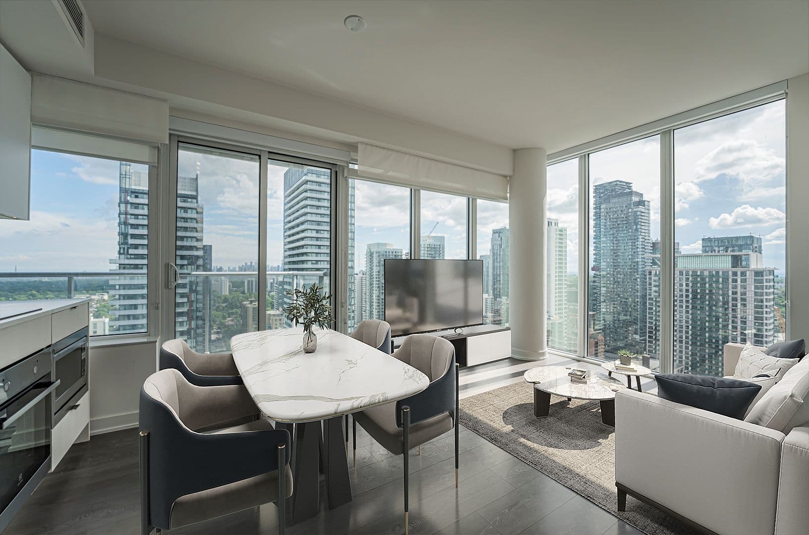 195 Redpath Avenue 3610, Toronto C10, ON M4P 0E4