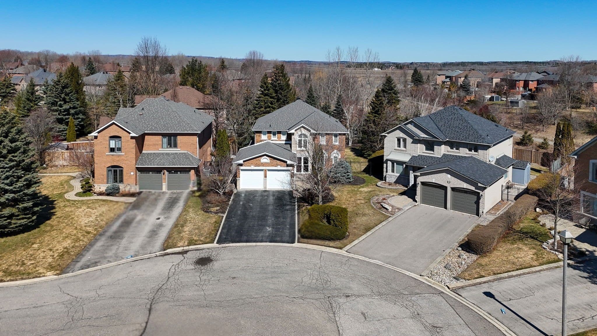 4 Vantagebrook Court, Caledon, ON L7E 1J3