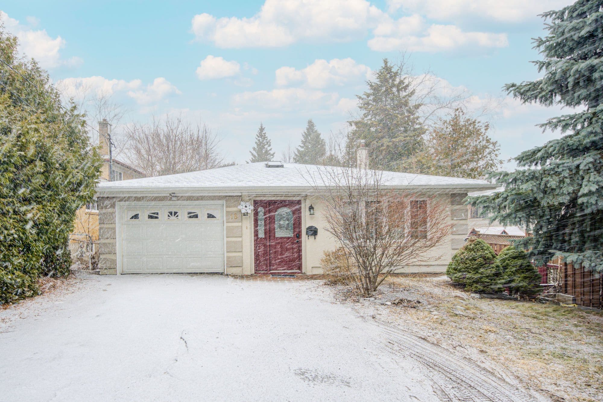 18 Doverwood Court, Toronto C14, ON M2M 2G7