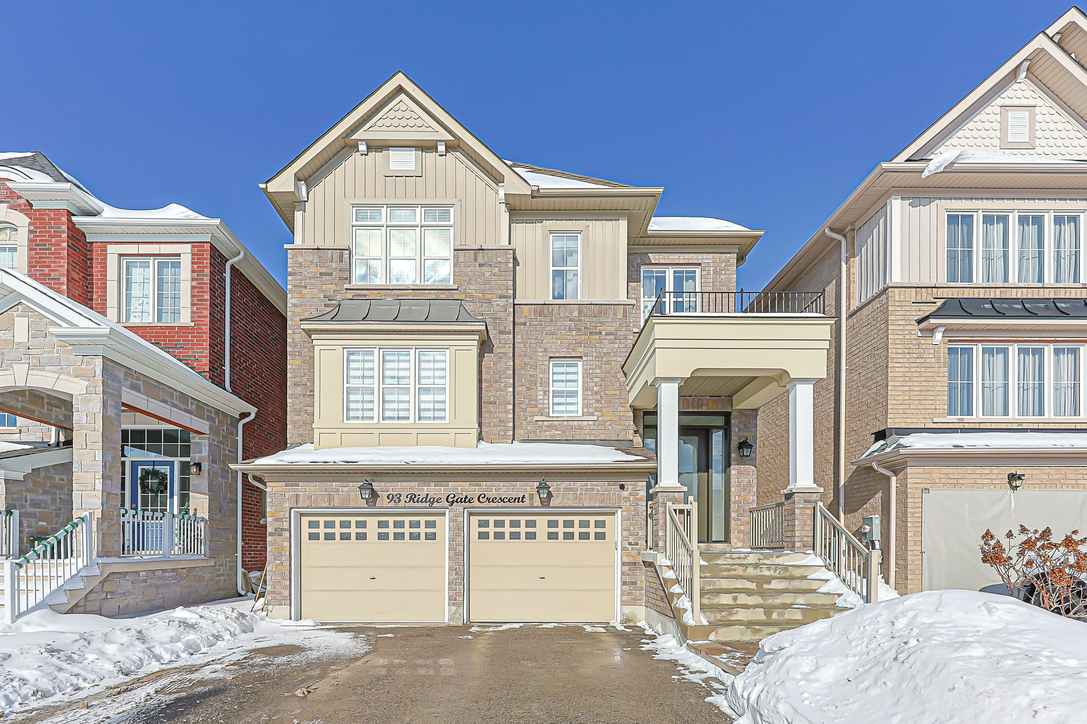 93 Ridge Gate Crescent, East Gwillimbury, ON L0G 1M0
