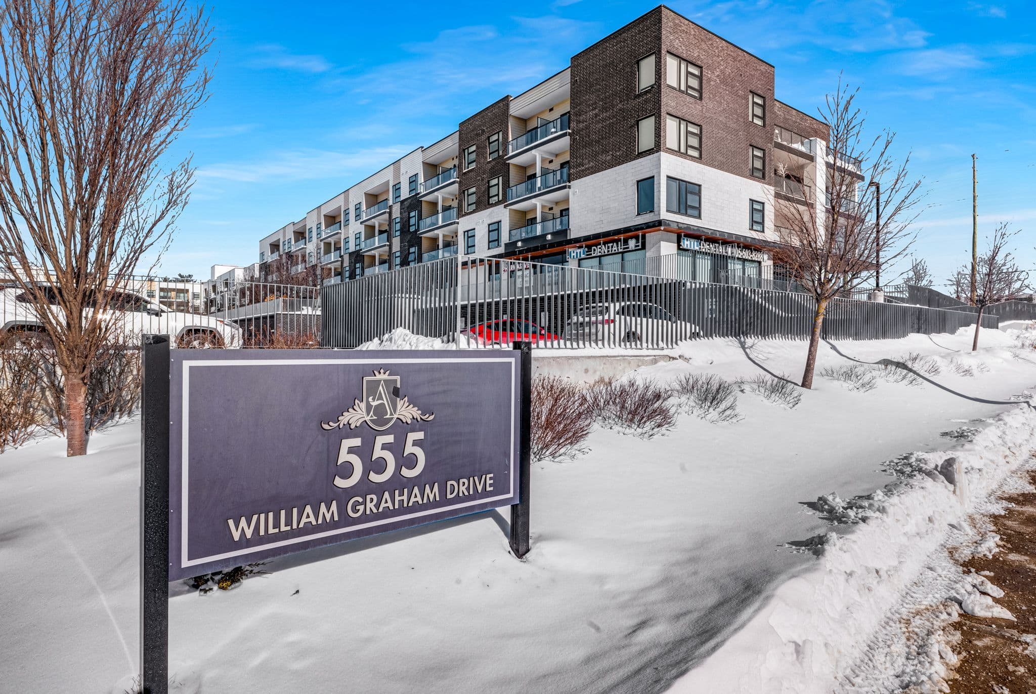 555 William Graham Drive 115, Aurora, ON L4G 7C4