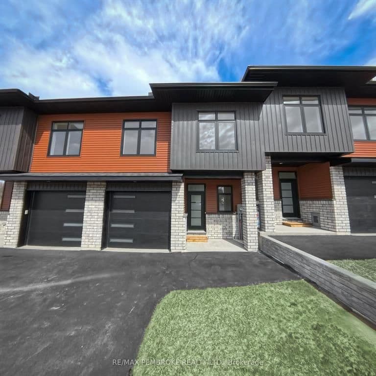 11 NORTHBROOK Street, Petawawa, ON K8H 3N4