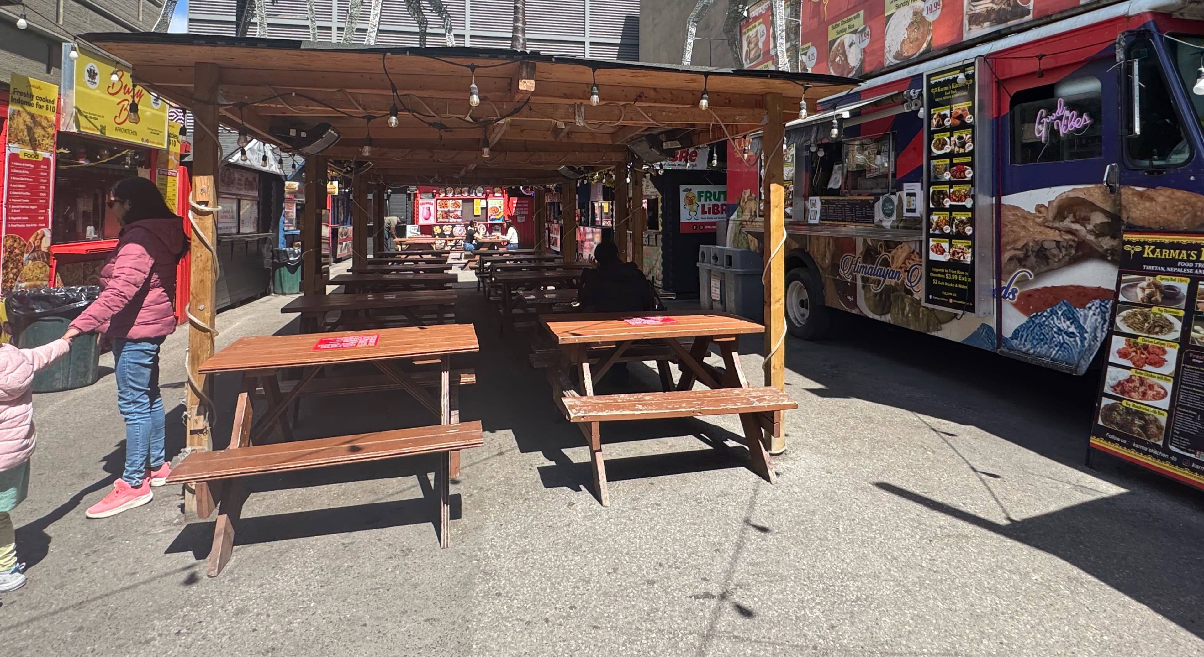 335 Yonge Street, Toronto C08, ON M5B 1C1