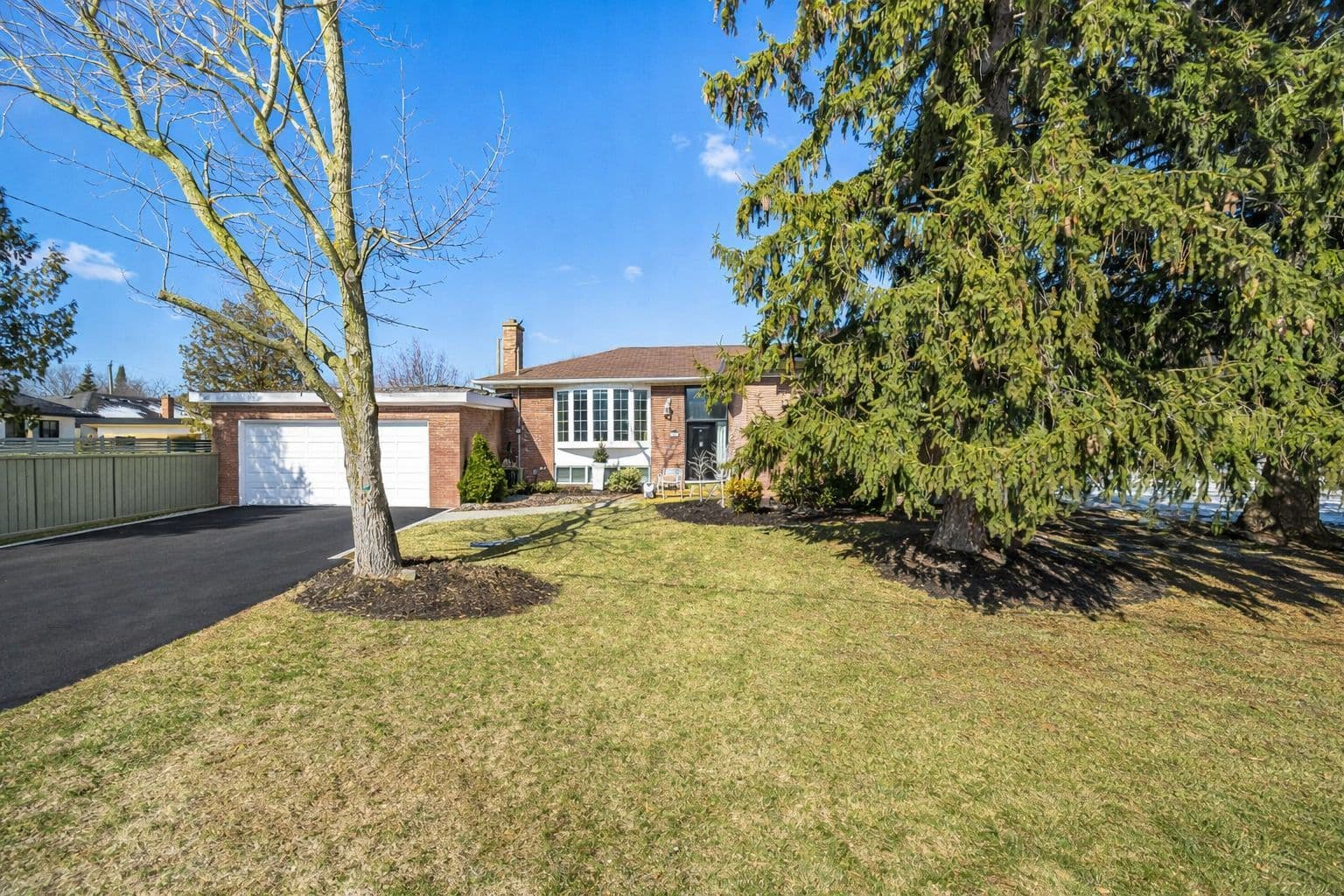 487 Wellington Crescent, Oakville, ON L6L 4X6
