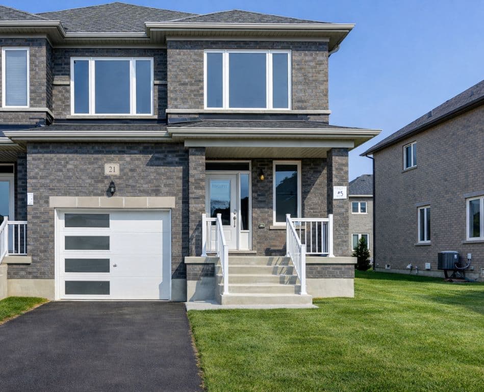 21 Lisa Street, Wasaga Beach, ON L9Z 1J9