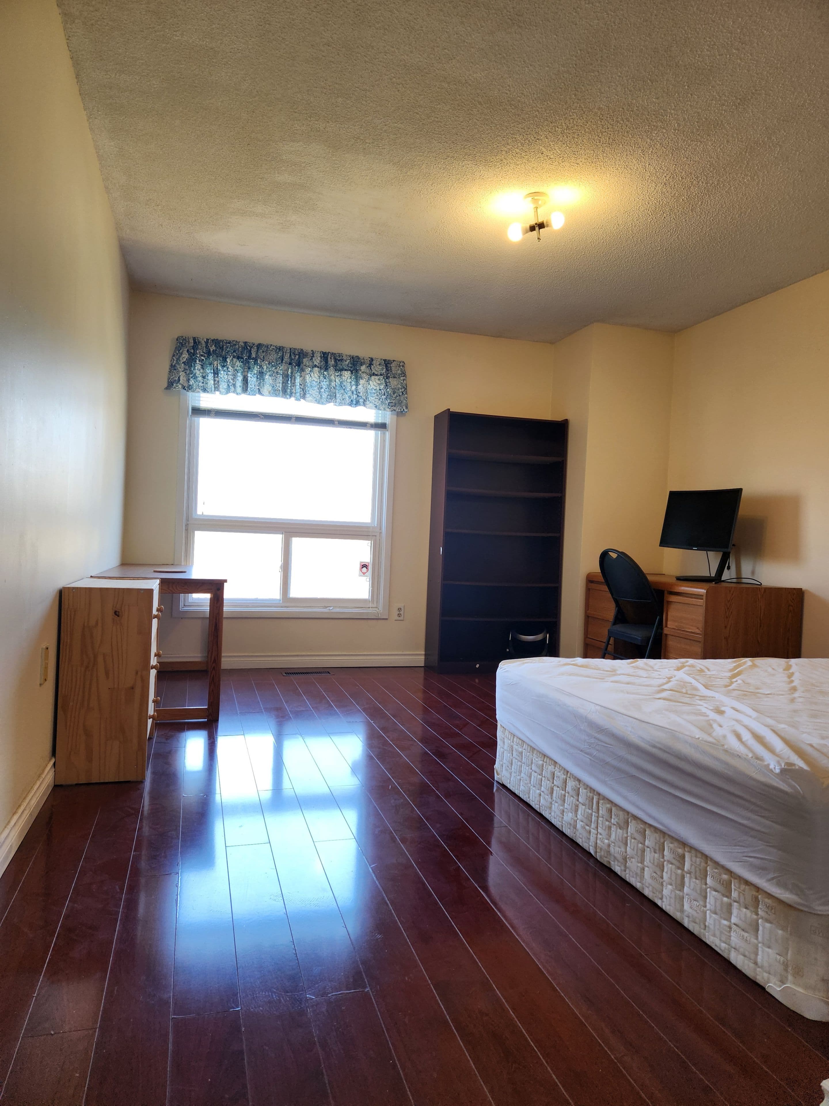 4253 Trellis Crescent Upper, Mississauga, ON L5L 2M1