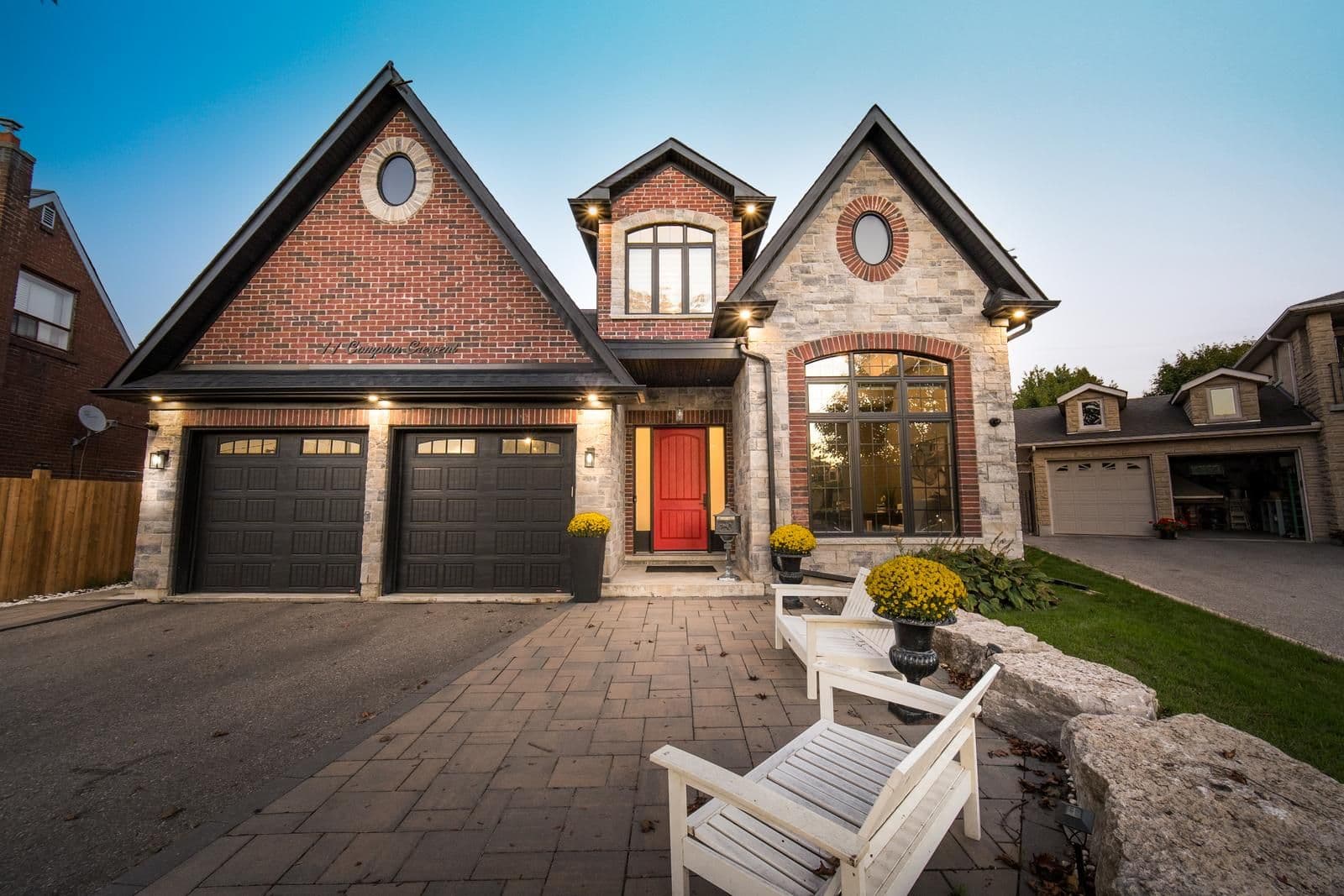 11 Compton Crescent, Toronto W05, ON M3M 2C3